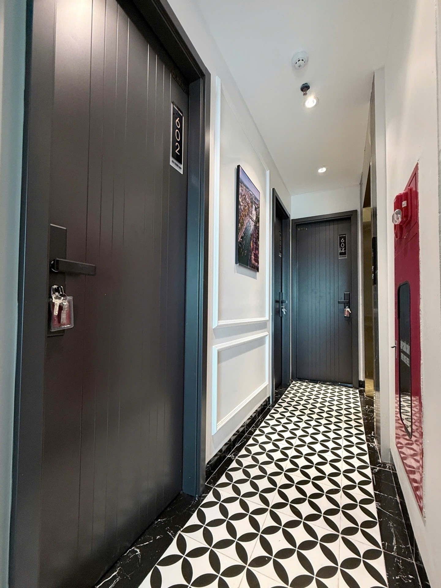 Bán nhà Trương Định - diện tích 61m2 7 tầng - Thang máy, ô tô tránh - giá 17,7 tỷ