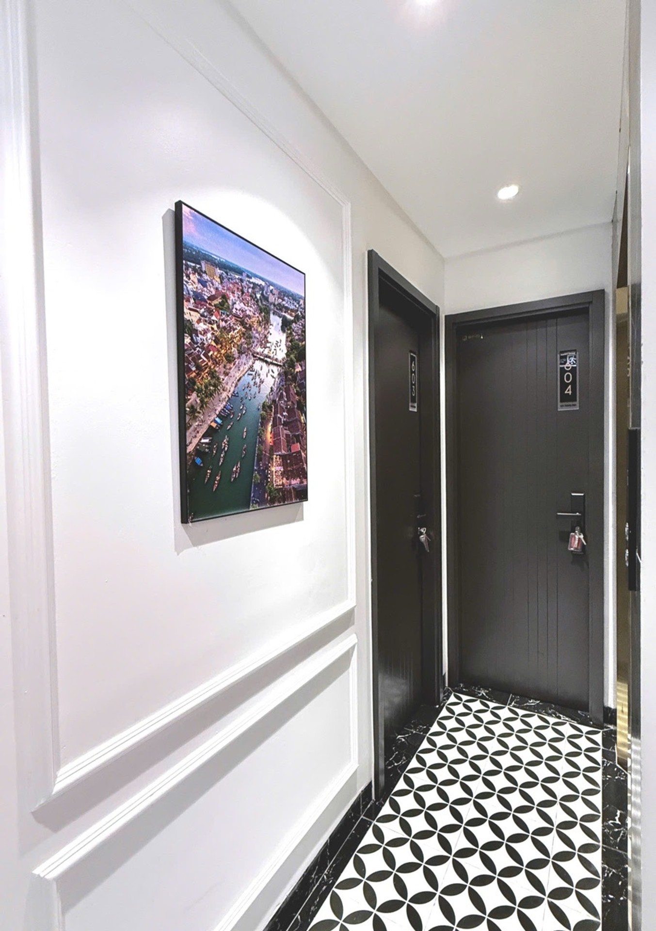 Bán nhà Trương Định - diện tích 61m2 7 tầng - Thang máy, ô tô tránh - giá 17,7 tỷ