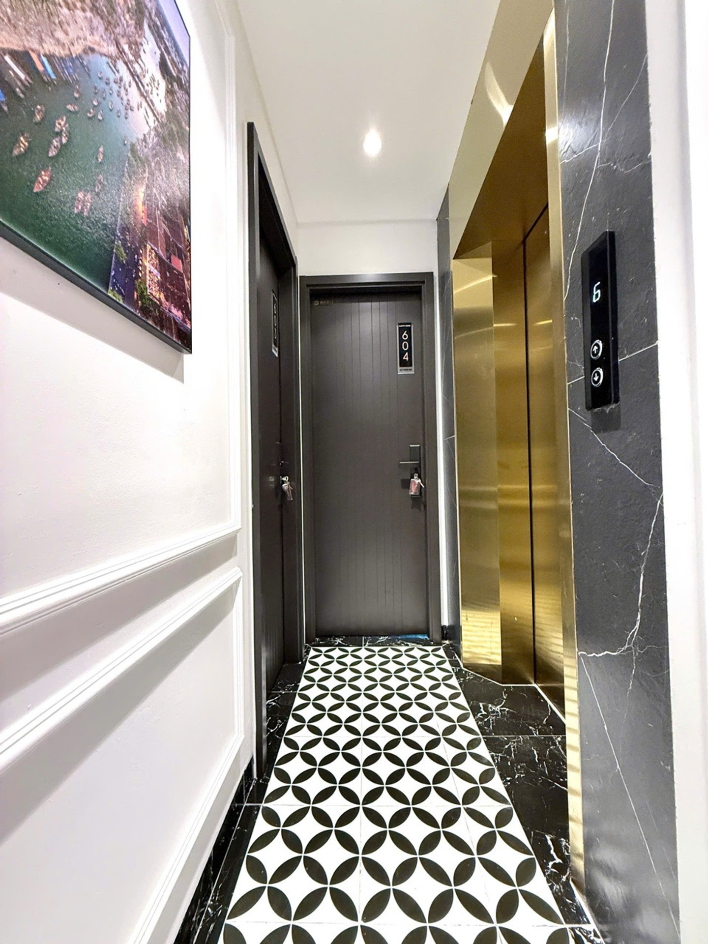 Bán nhà Trương Định - diện tích 61m2 7 tầng - Thang máy, ô tô tránh - giá 17,7 tỷ