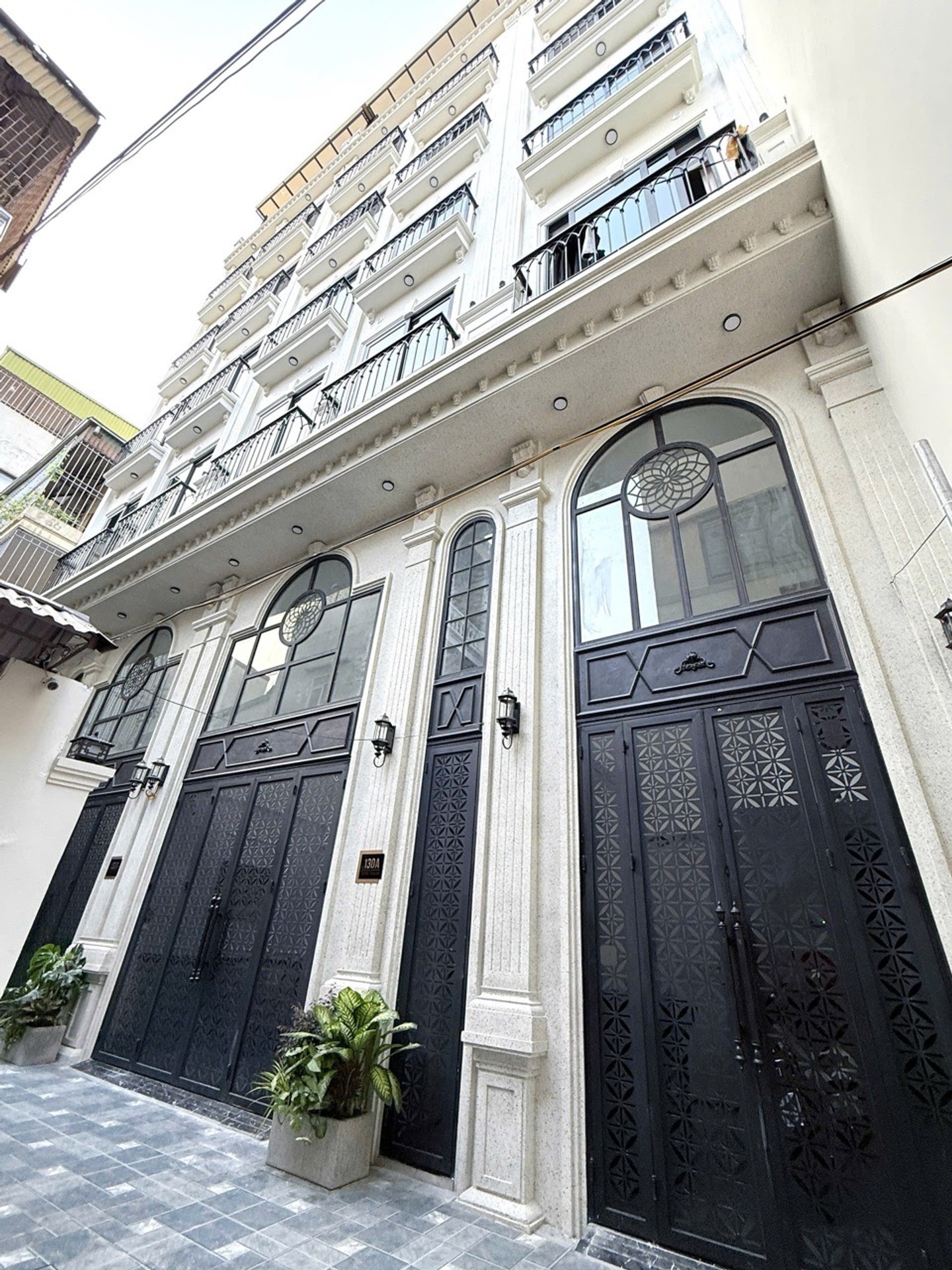 Bán nhà Trương Định - diện tích 61m2 7 tầng - Thang máy, ô tô tránh - giá 17,7 tỷ