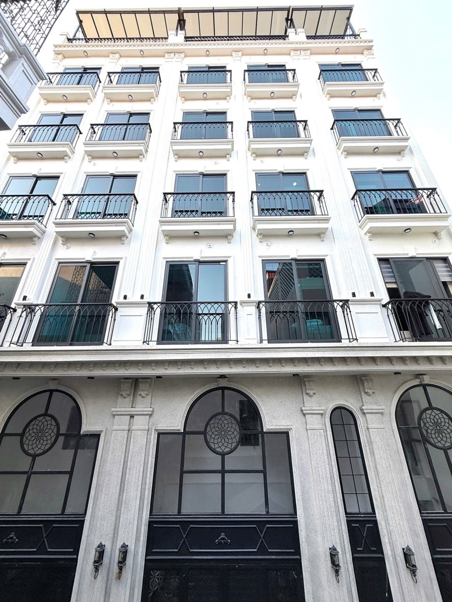 Bán nhà Trương Định - diện tích 61m2 7 tầng - Thang máy, ô tô tránh - giá 17,7 tỷ