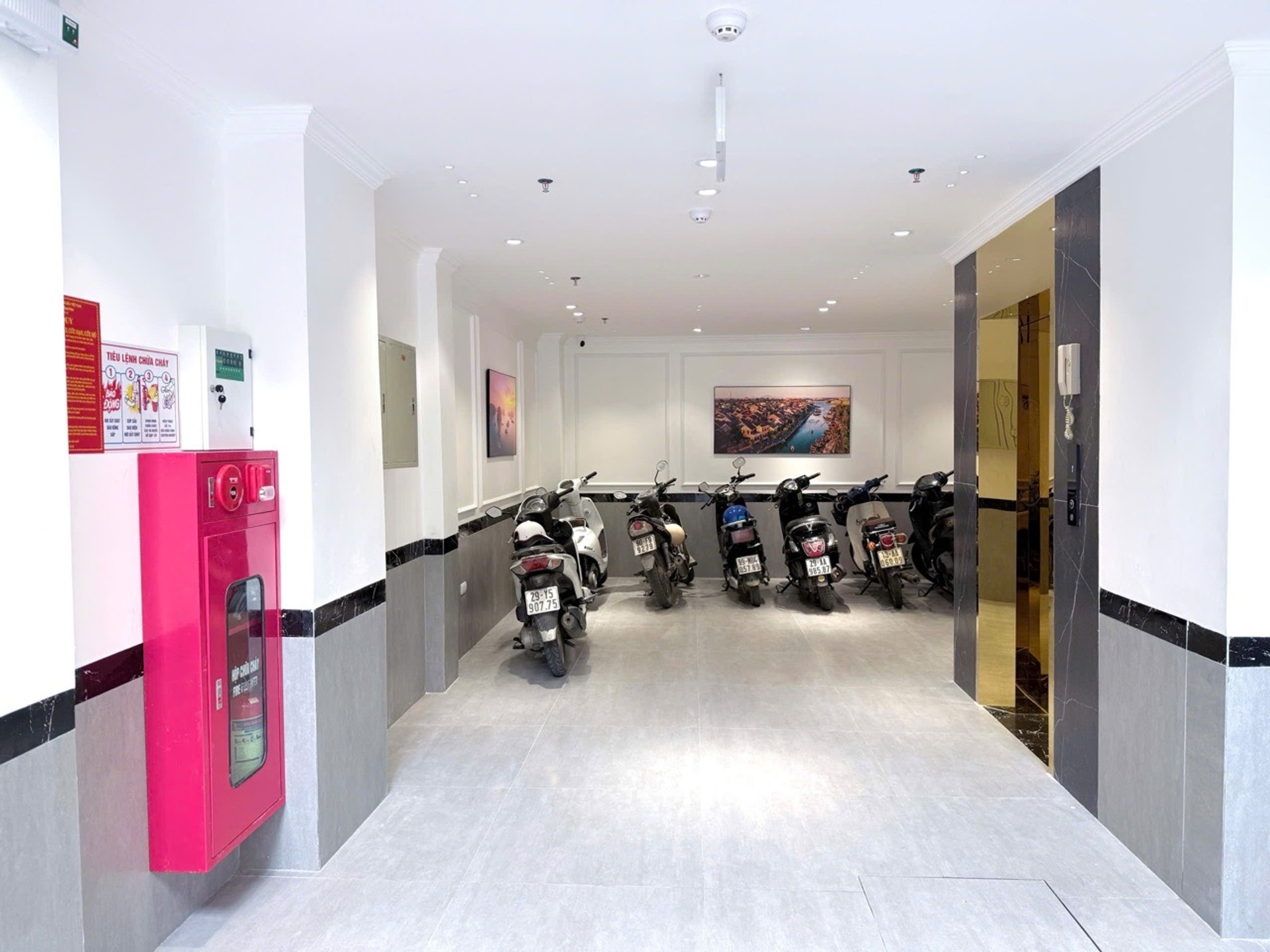Bán nhà Trương Định - diện tích 61m2 7 tầng - Thang máy, ô tô tránh - giá 17,7 tỷ