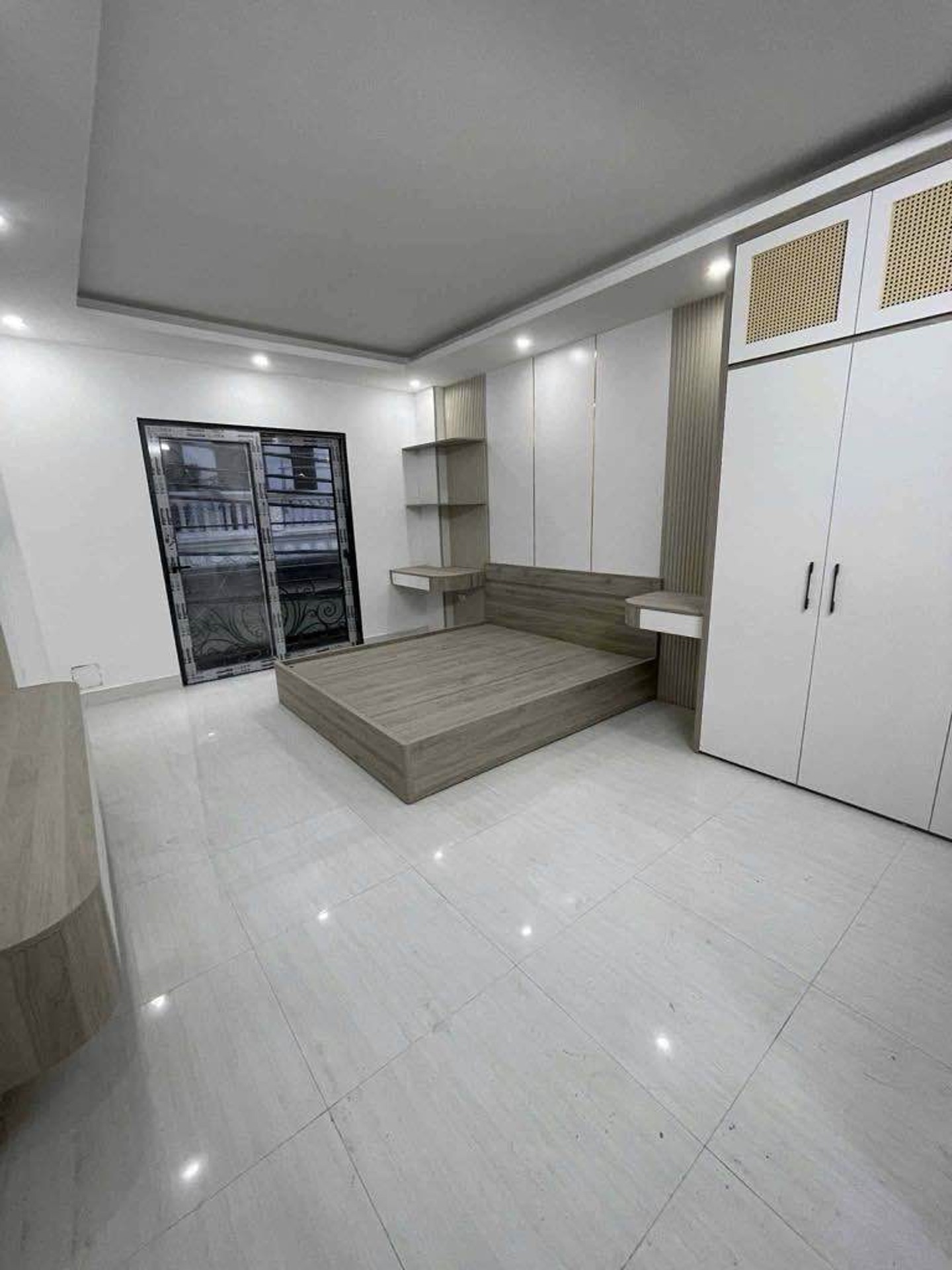 Bán nhà Đông Thiên - diện tích 50m2 5 tầng - ô tô ngủ trong nhà - giá 14,8 tỷ