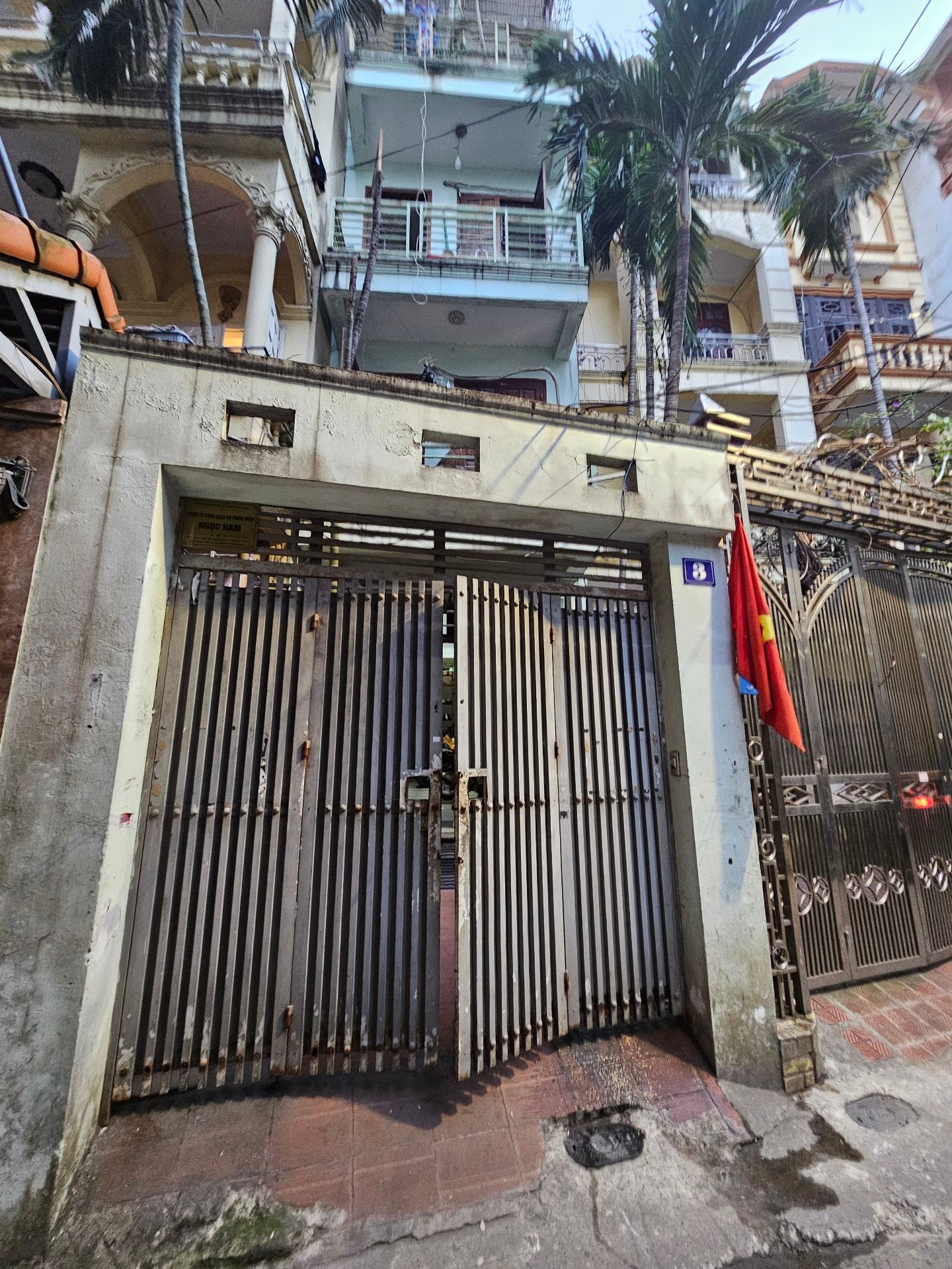 Bán nhà Trương Định - diện tích 71.5m2 4 tầng - Ngõ thông ô tô qua - giá 18,5 tỷ