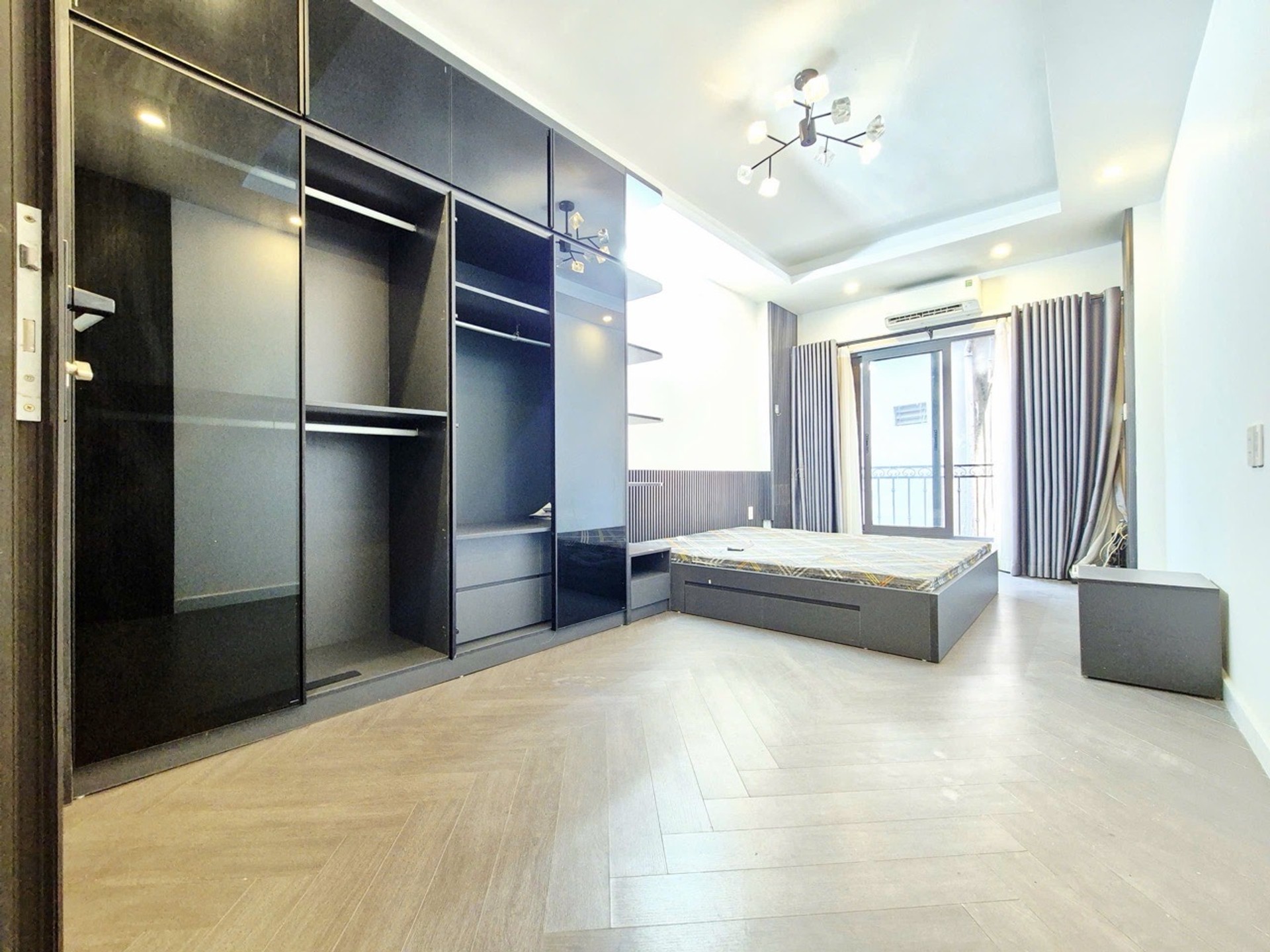 Bán nhà Hai Bà Trưng - diện tích 33m2 5 tầng - Nhà xây mới, thiết kế hiện đại - giá 8,6 tỷ