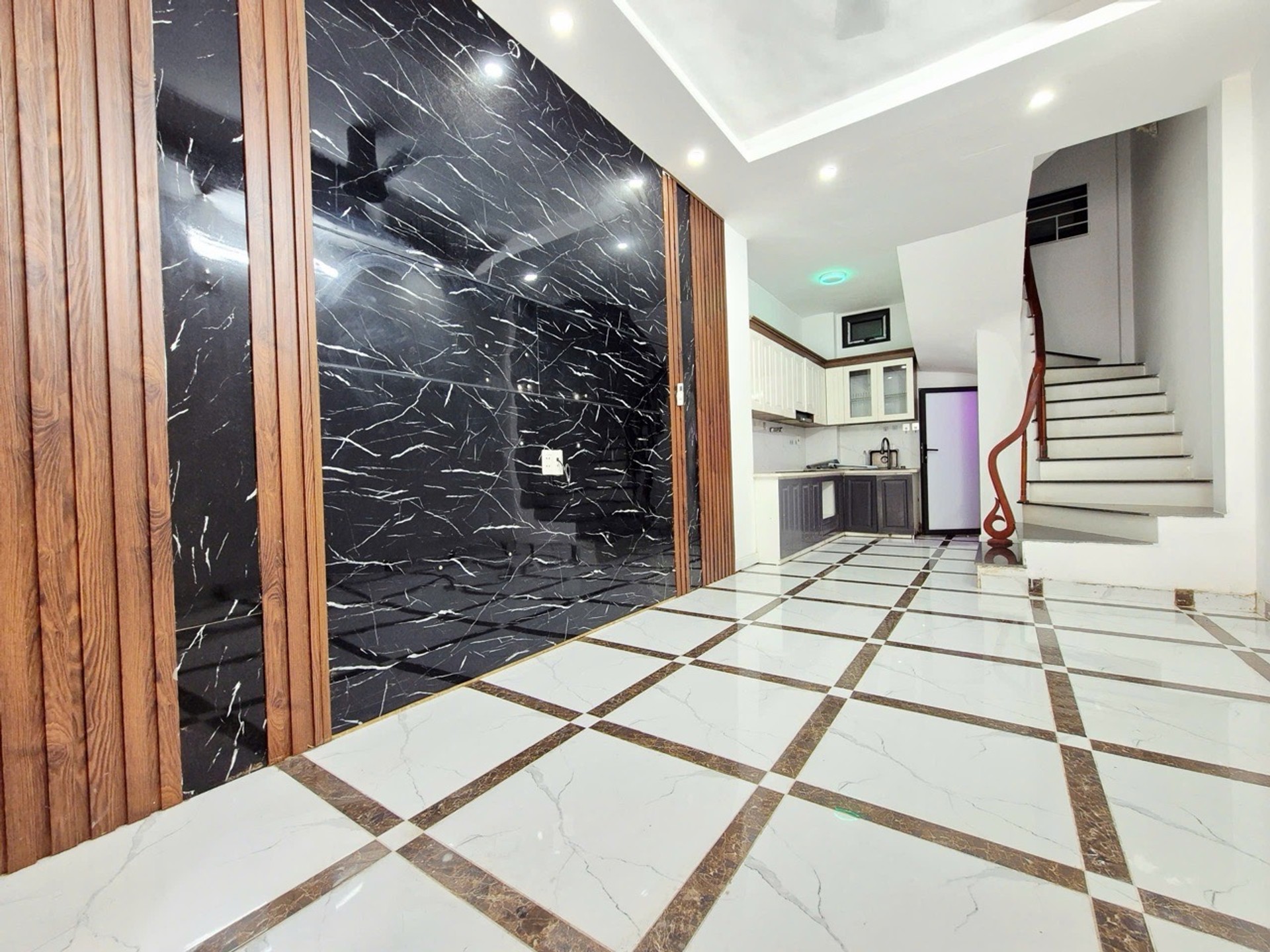 Bán nhà Hai Bà Trưng - diện tích 33m2 5 tầng - Nhà xây mới, thiết kế hiện đại - giá 8,6 tỷ