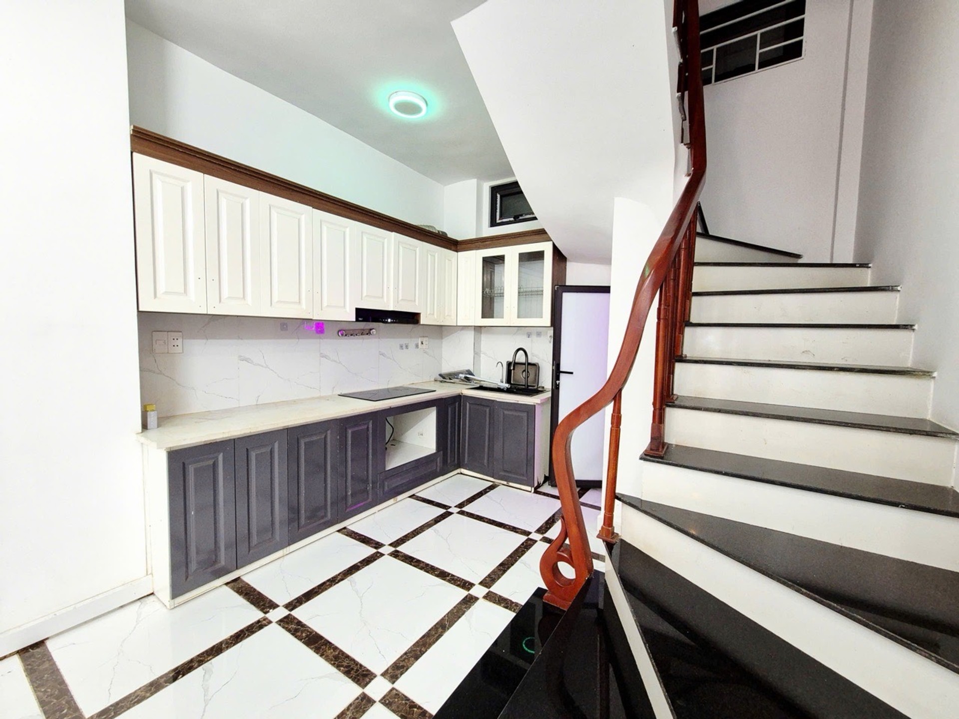 Bán nhà Hai Bà Trưng - diện tích 33m2 5 tầng - Nhà xây mới, thiết kế hiện đại - giá 8,6 tỷ
