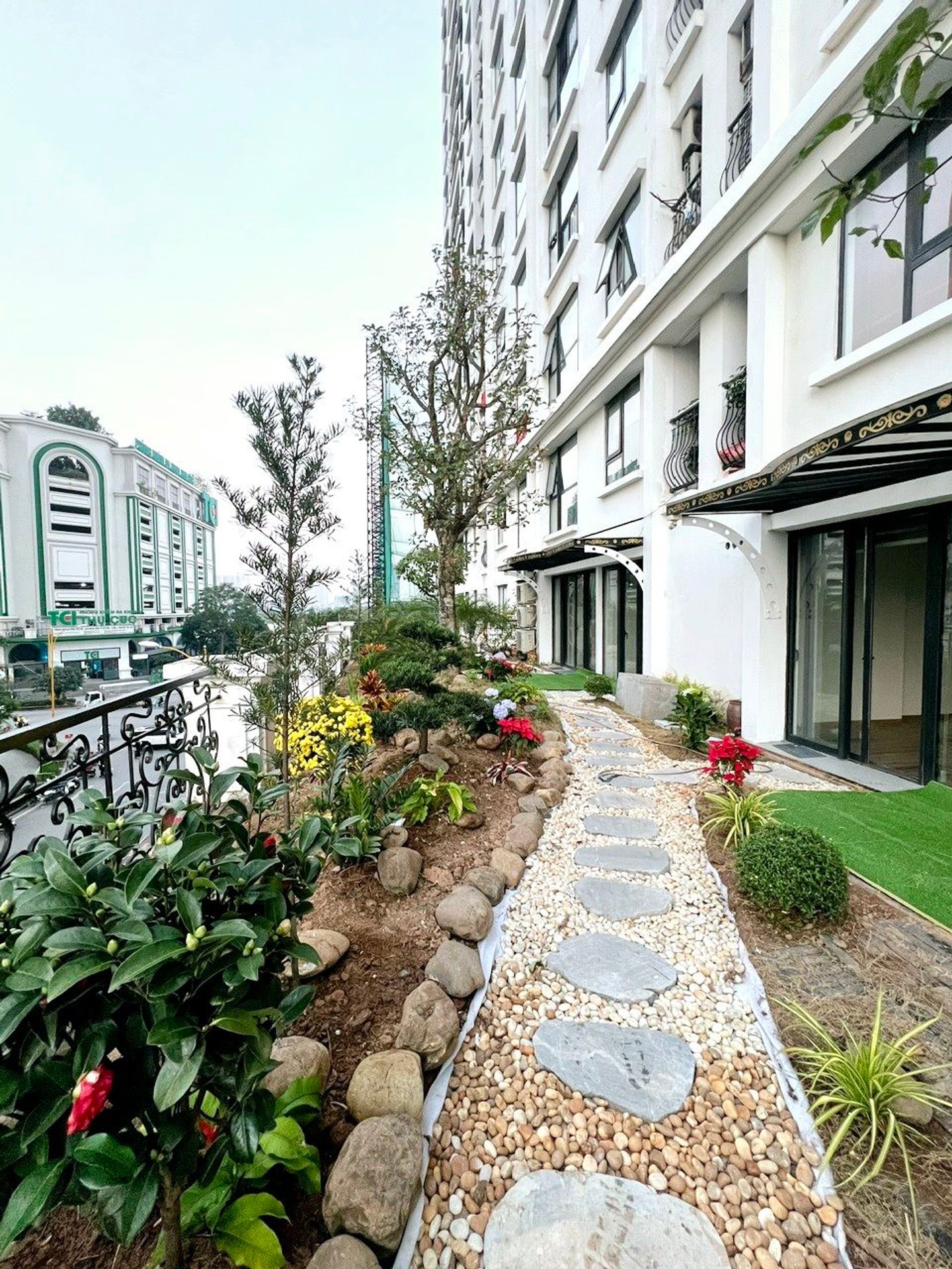 Bán nhà Đại Từ - diện tích 266m2 2 tầng - Căn hộ sân vườn view cực thoáng sáng - giá 16 tỷ