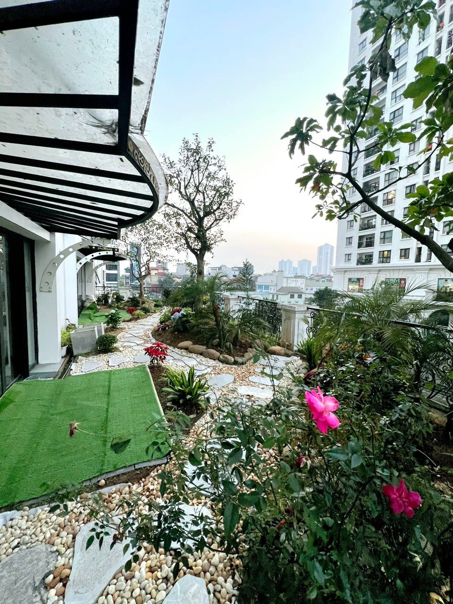 Bán nhà Đại Từ - diện tích 266m2 2 tầng - Căn hộ sân vườn view cực thoáng sáng - giá 16 tỷ