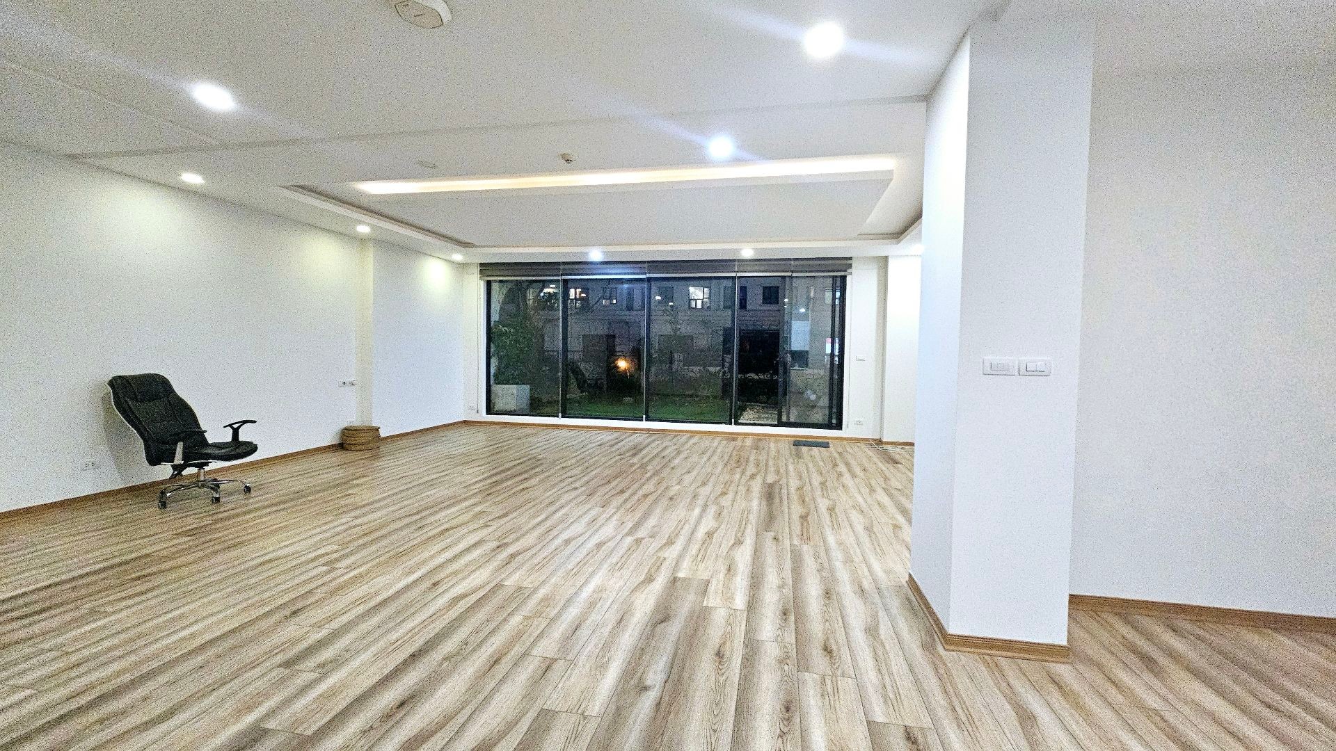 Bán nhà Đại Từ - diện tích 266m2 2 tầng - Căn hộ sân vườn view cực thoáng sáng - giá 16 tỷ