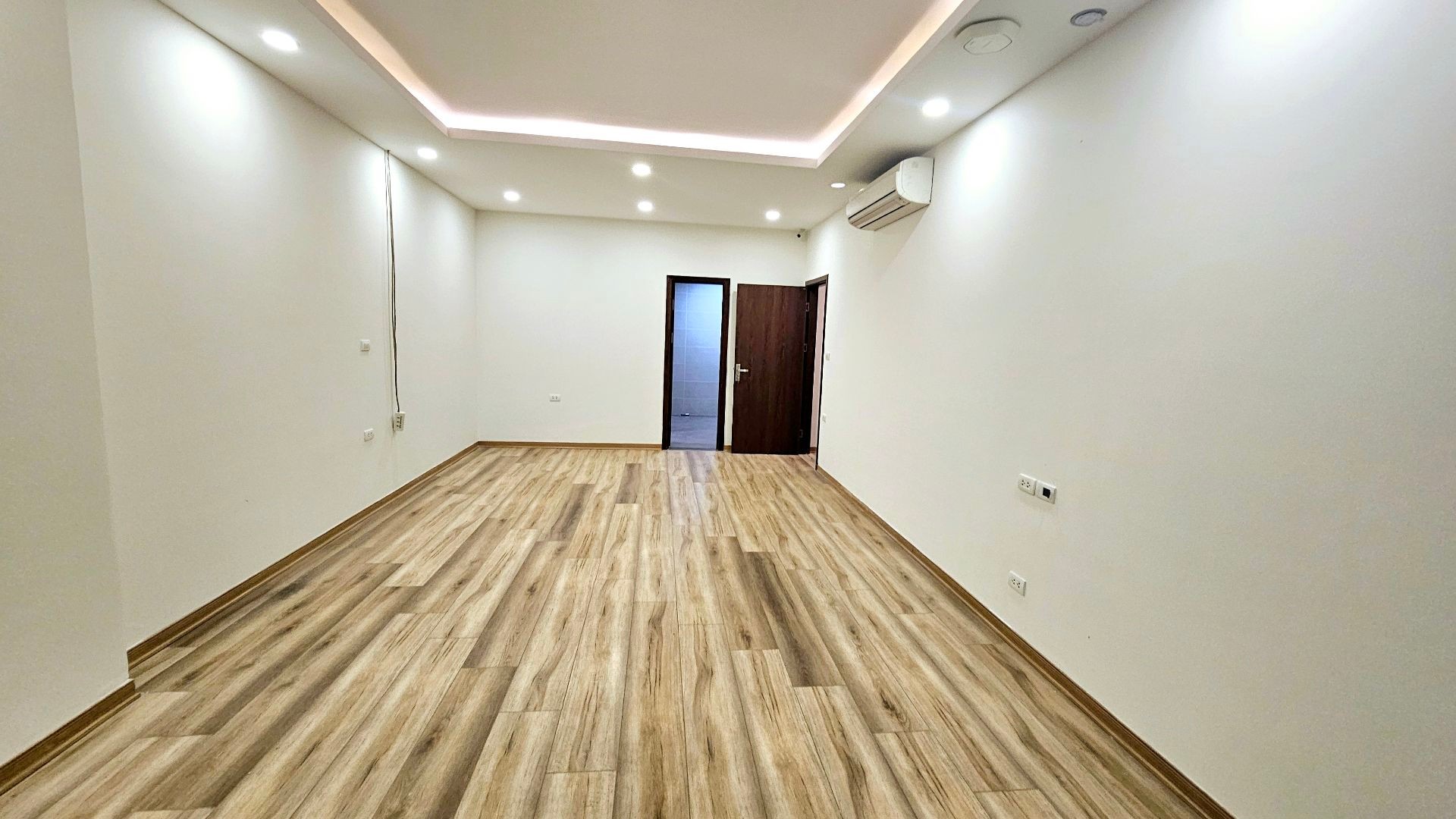 Bán nhà Đại Từ - diện tích 266m2 2 tầng - Căn hộ sân vườn view cực thoáng sáng - giá 16 tỷ