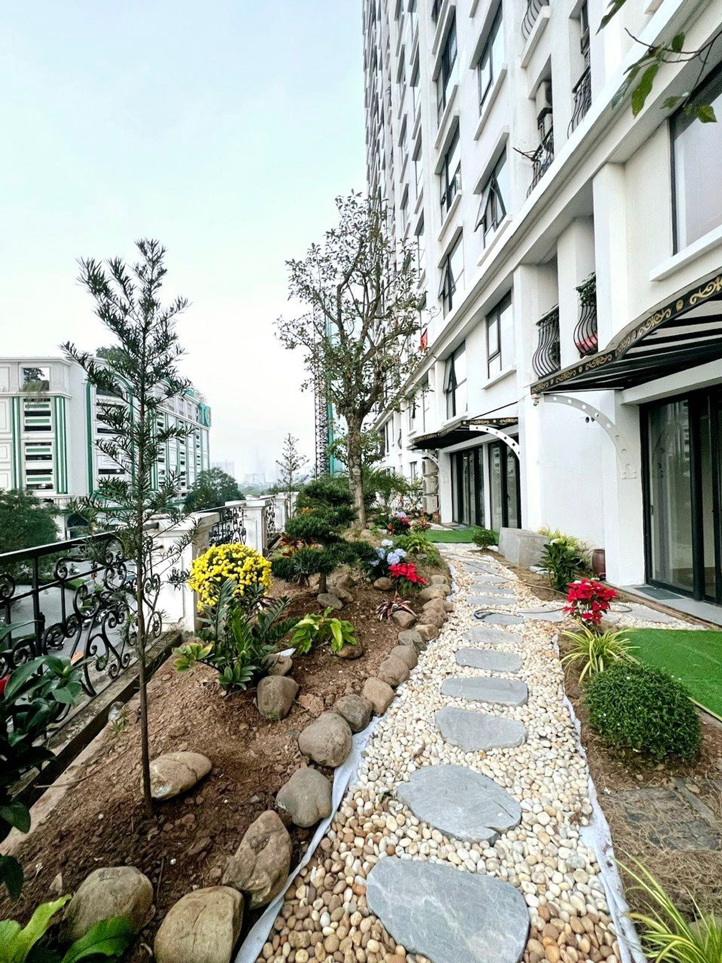 Bán nhà Đại Từ - diện tích 266m2 2 tầng - Căn hộ sân vườn view cực thoáng sáng - giá 16 tỷ
