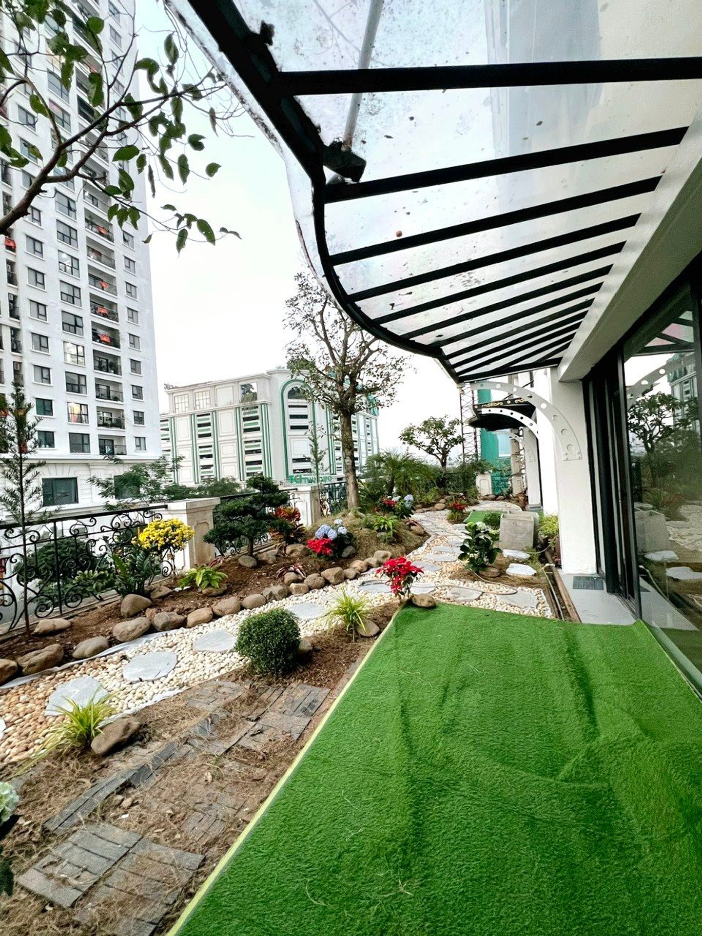 Bán nhà Đại Từ - diện tích 266m2 2 tầng - Căn hộ sân vườn view cực thoáng sáng - giá 16 tỷ