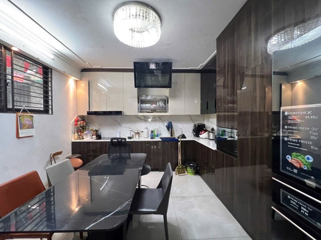 Bán nhà Pháo Đài Láng - diện tích 60m2 6 tầng - Lô góc, vỉa hè - giá 31,9 tỷ