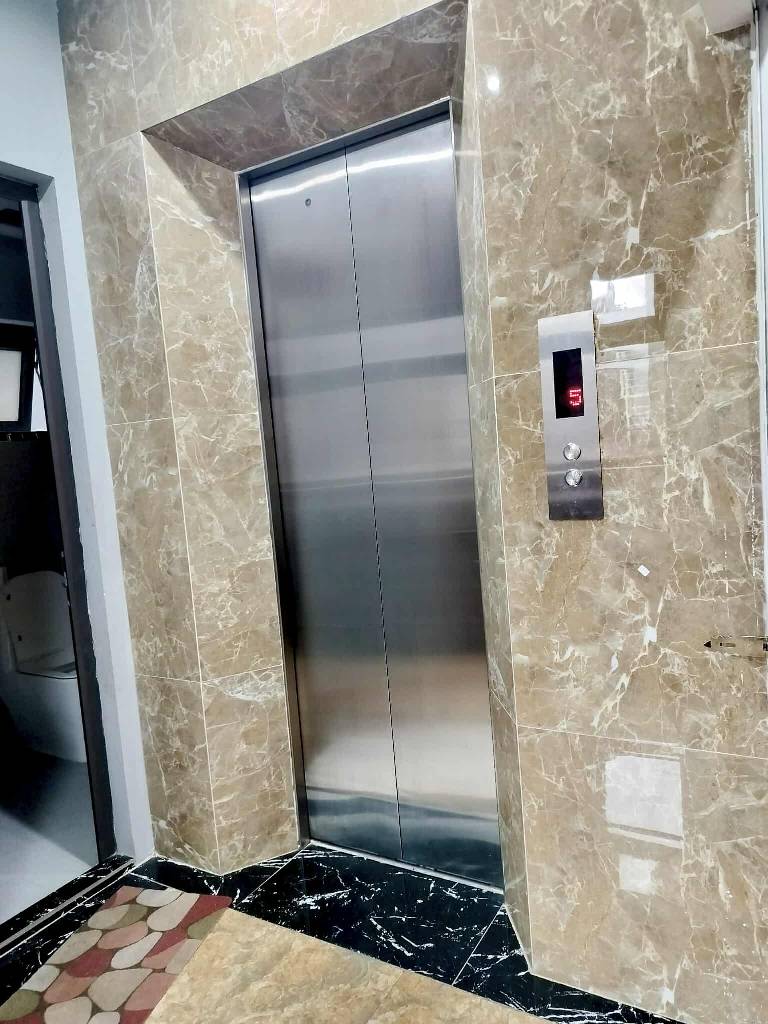 Bán nhà Cầu Bươu - diện tích 122.4m2 5 tầng - Lô góc 2 mặt thoáng - giá 32,7 tỷ