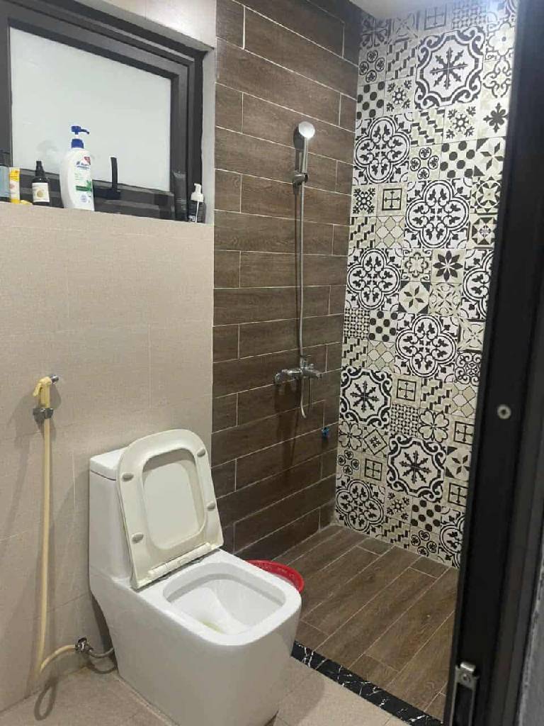 Bán nhà Cầu Bươu - diện tích 122.4m2 5 tầng - Lô góc 2 mặt thoáng - giá 32,7 tỷ