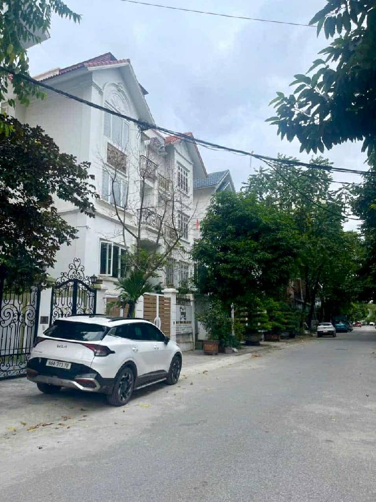 Bán nhà Cầu Bươu - diện tích 122.4m2 5 tầng - Lô góc 2 mặt thoáng - giá 32,7 tỷ