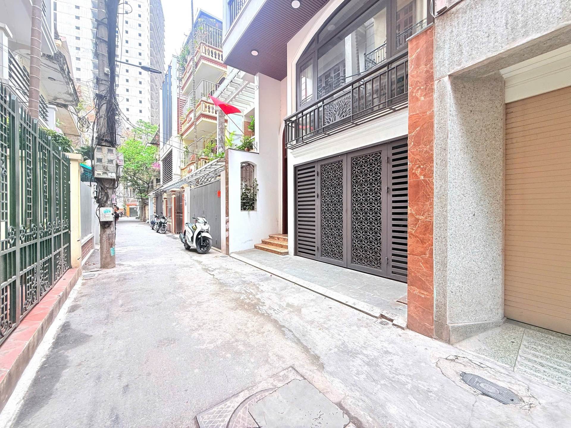 Bán nhà La Thành - diện tích 80.1m2 3 tầng - Phân lô ô tô - giá 36 tỷ