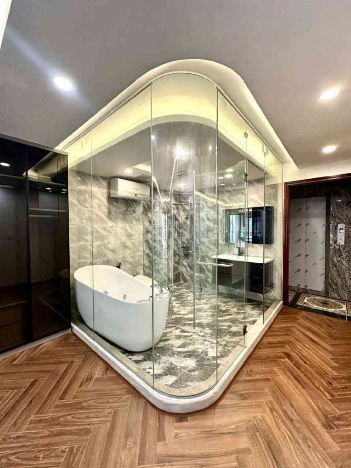 Bán nhà Lương Khánh Thiện - diện tích 51m2 7 tầng - Ô TÔ VÀO NHÀ - giá 26,8 tỷ