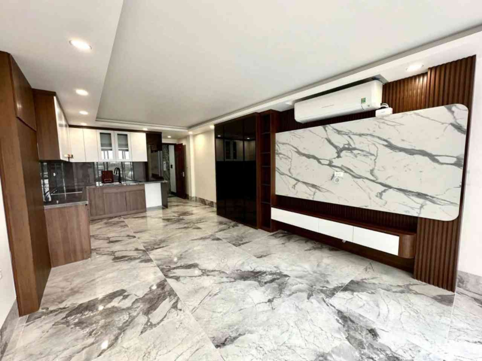 Bán nhà Lương Khánh Thiện - diện tích 51m2 7 tầng - Ô TÔ VÀO NHÀ - giá 26,8 tỷ