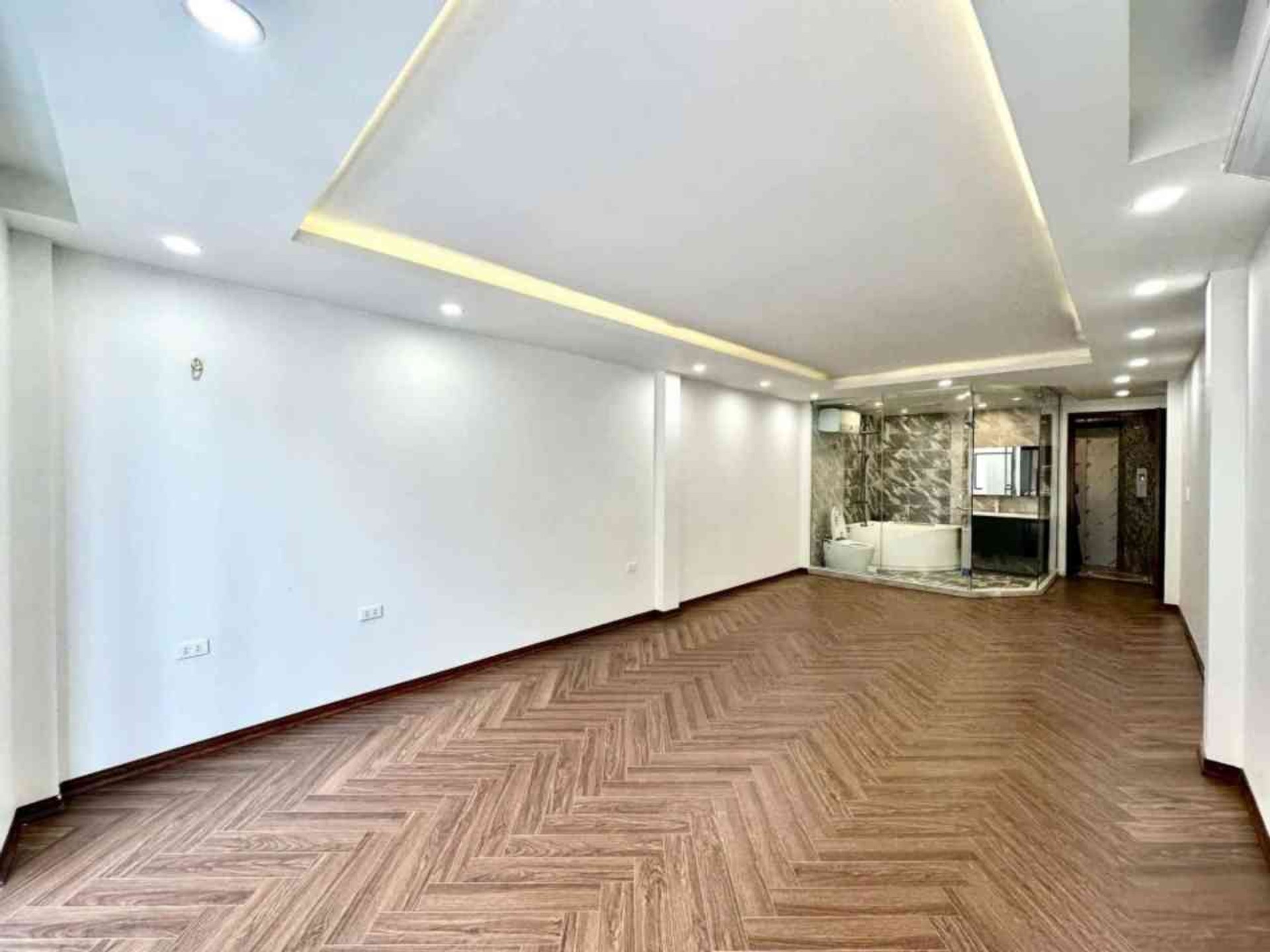 Bán nhà Lương Khánh Thiện - diện tích 51m2 7 tầng - Ô TÔ VÀO NHÀ - giá 26,8 tỷ
