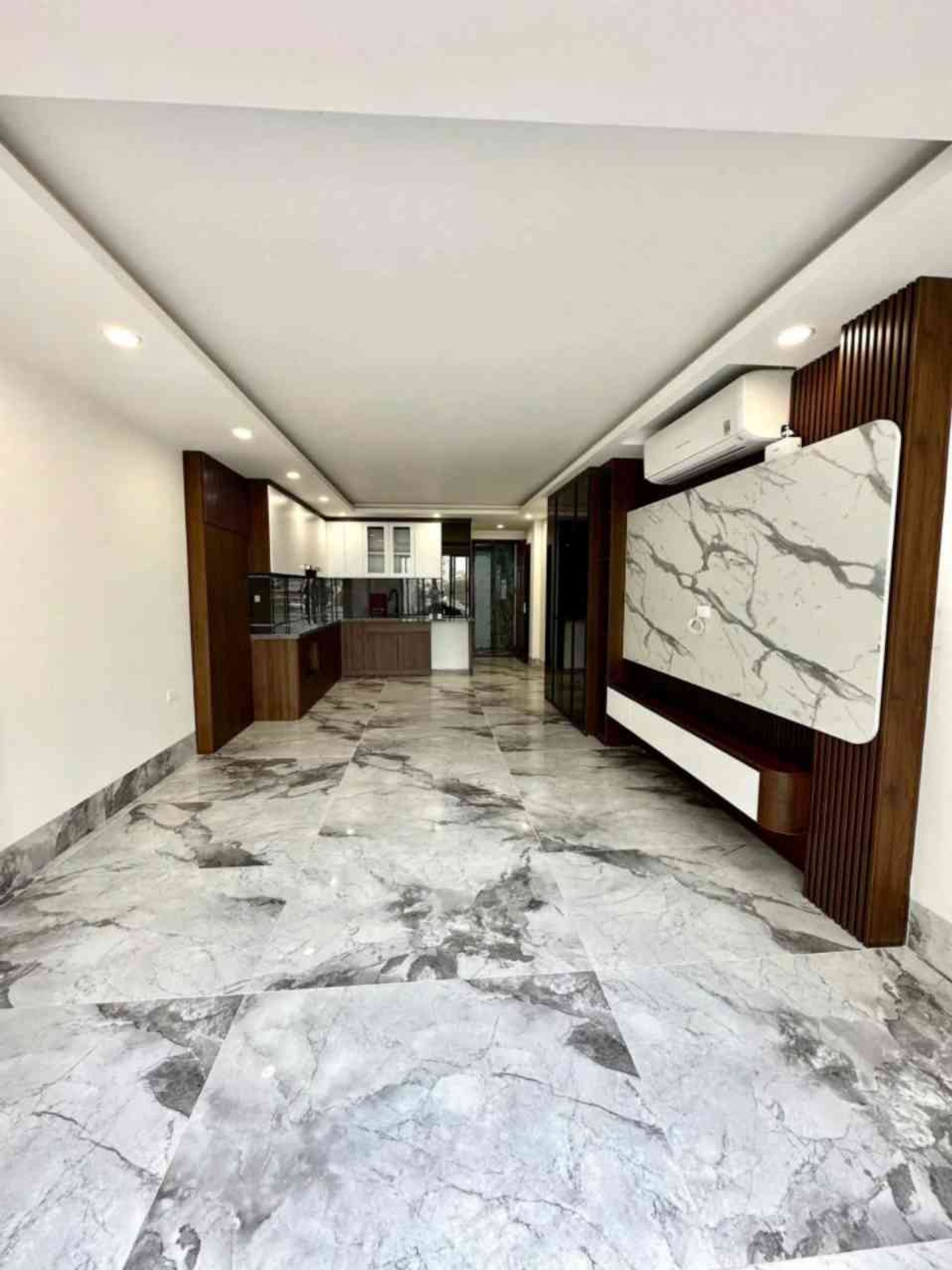 Bán nhà Lương Khánh Thiện - diện tích 51m2 7 tầng - Ô TÔ VÀO NHÀ - giá 26,8 tỷ