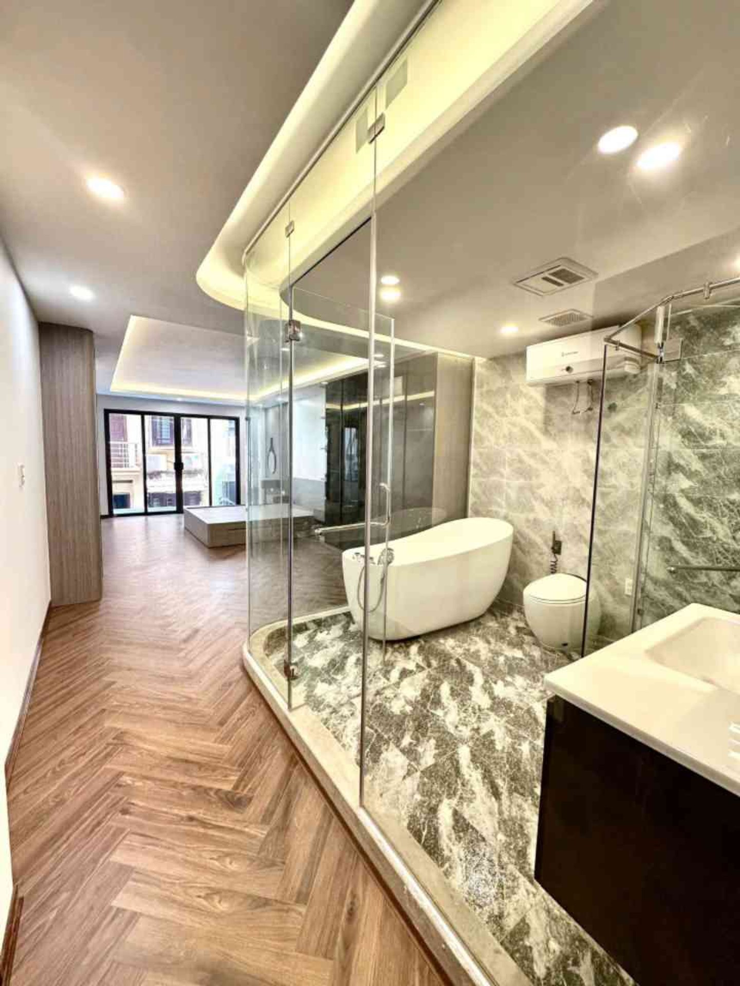 Bán nhà Lương Khánh Thiện - diện tích 51m2 7 tầng - Ô TÔ VÀO NHÀ - giá 26,8 tỷ