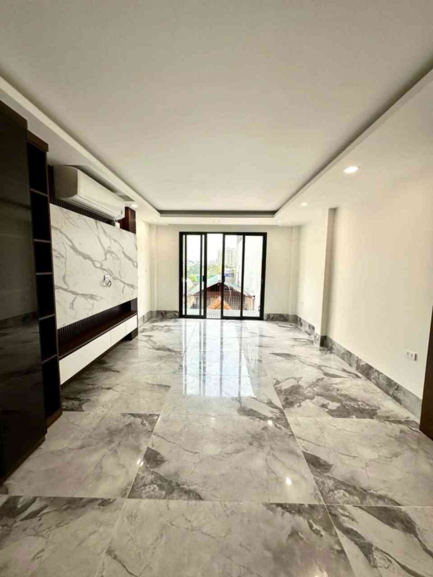 Bán nhà Lương Khánh Thiện - diện tích 51m2 7 tầng - Ô TÔ VÀO NHÀ - giá 26,8 tỷ