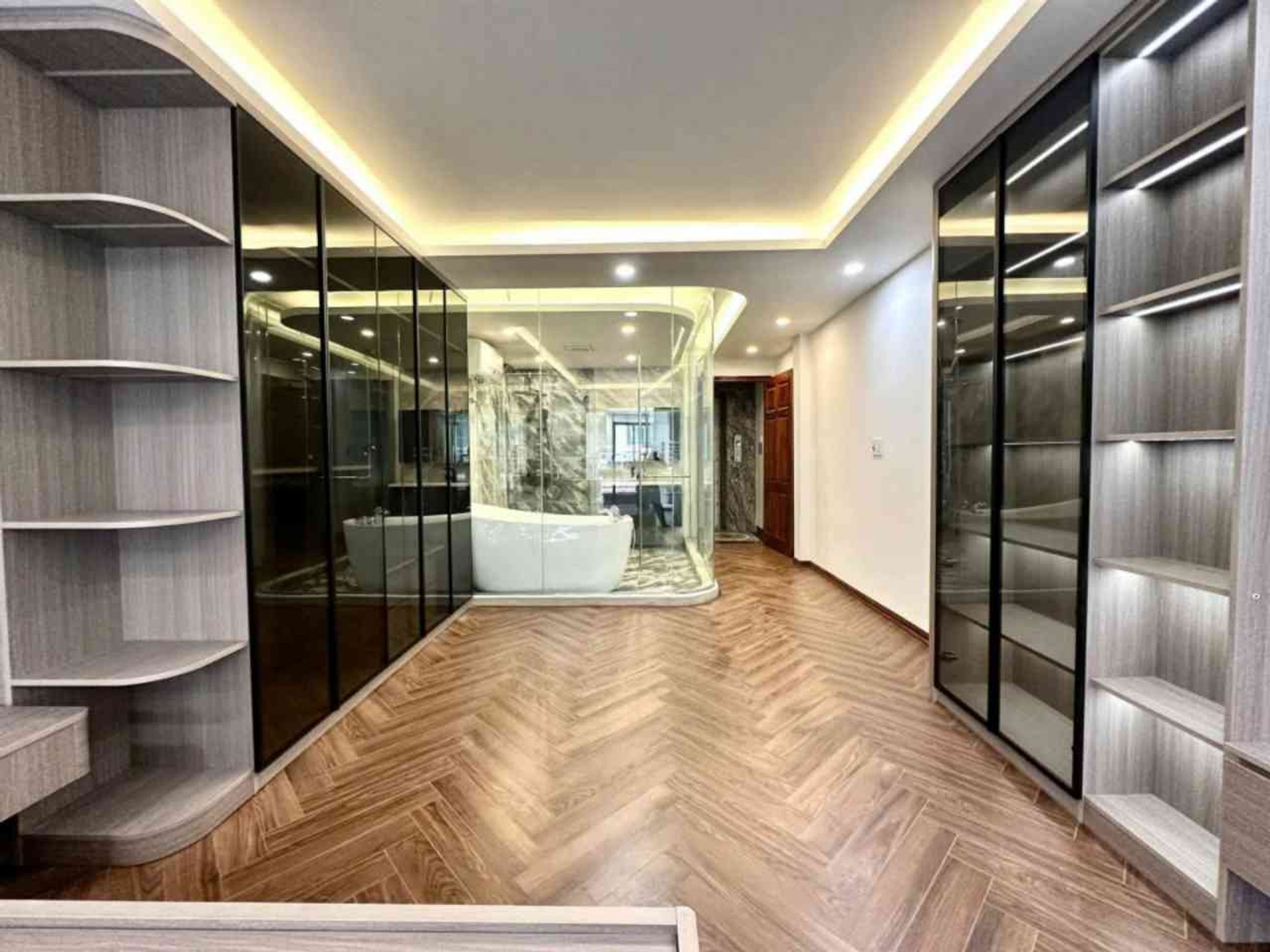 Bán nhà Lương Khánh Thiện - diện tích 51m2 7 tầng - Ô TÔ VÀO NHÀ - giá 26,8 tỷ