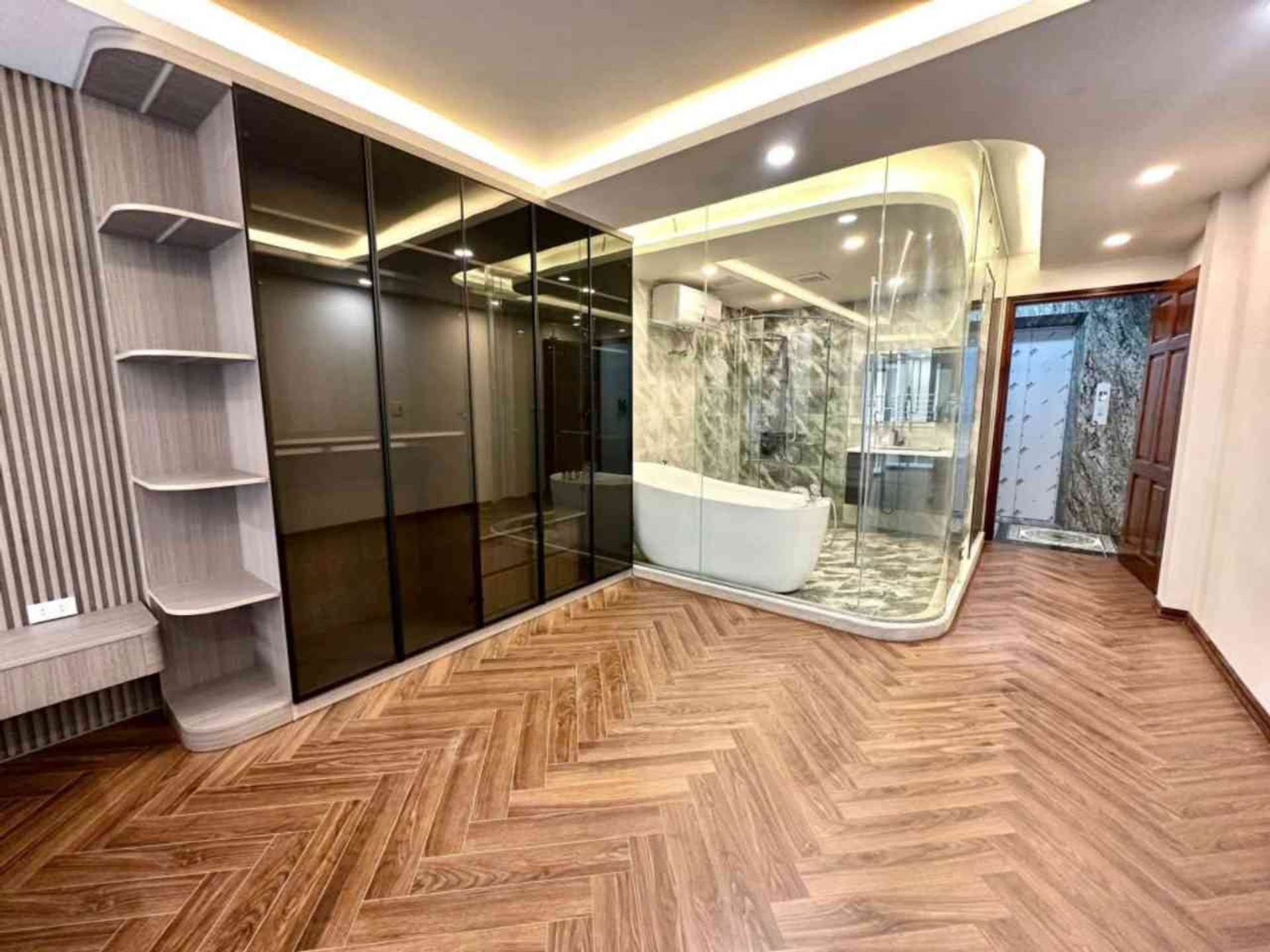 Bán nhà Lương Khánh Thiện - diện tích 51m2 7 tầng - Ô TÔ VÀO NHÀ - giá 26,8 tỷ