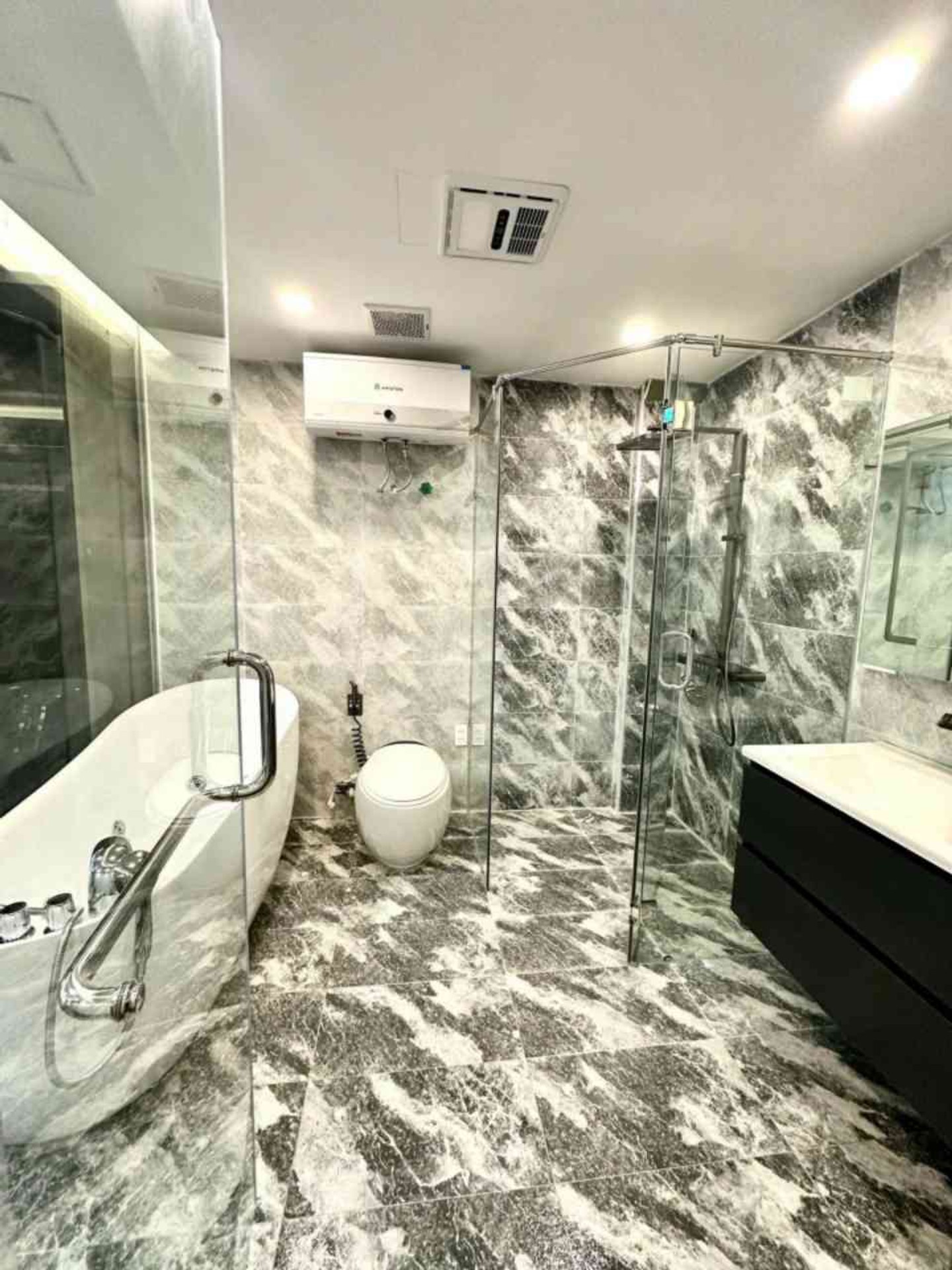 Bán nhà Lương Khánh Thiện - diện tích 51m2 7 tầng - Ô TÔ VÀO NHÀ - giá 26,8 tỷ