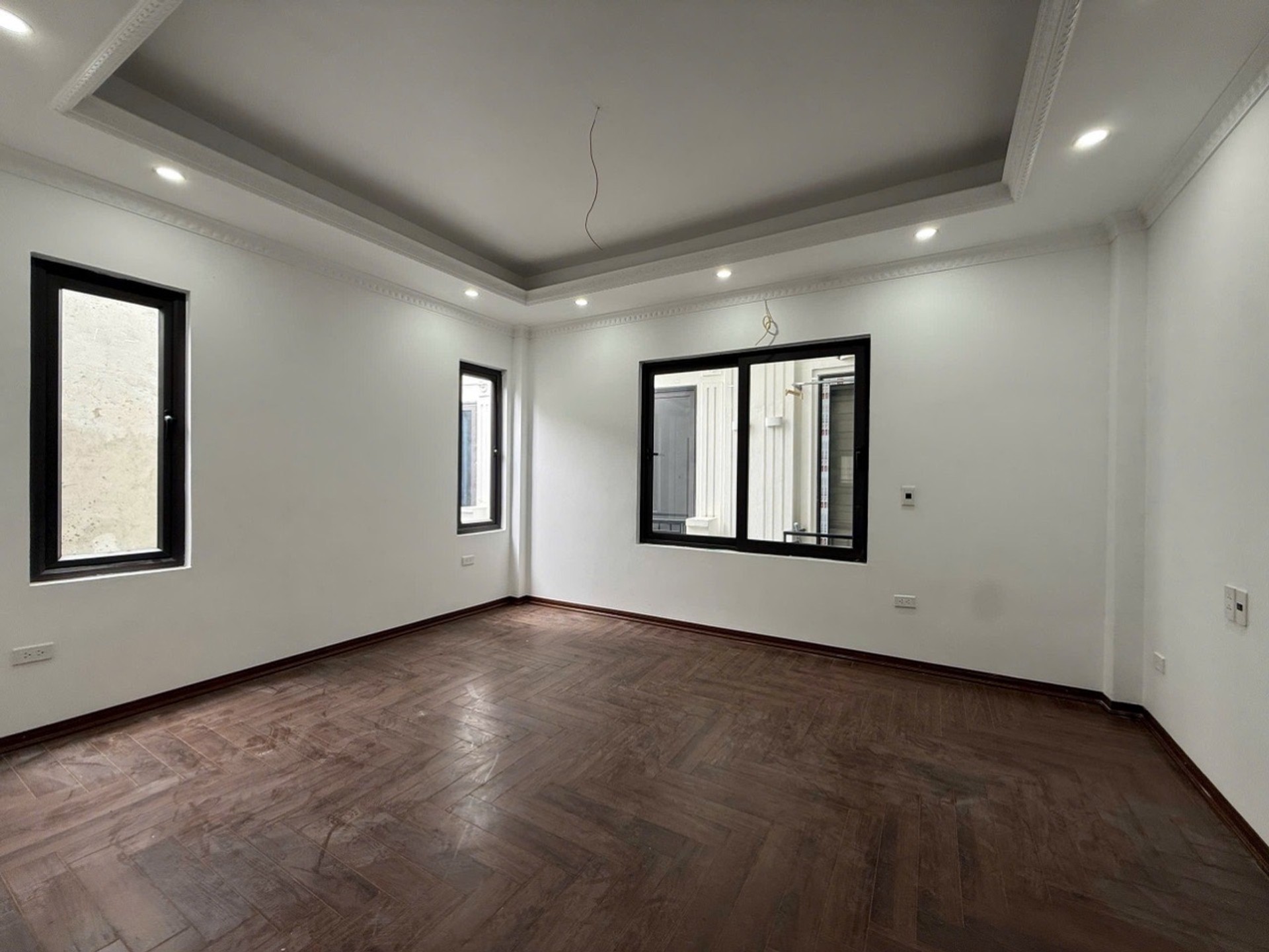 Bán nhà Thái Thịnh - diện tích 35m2 6 tầng - Cực hiếm - giá 10,4 tỷ