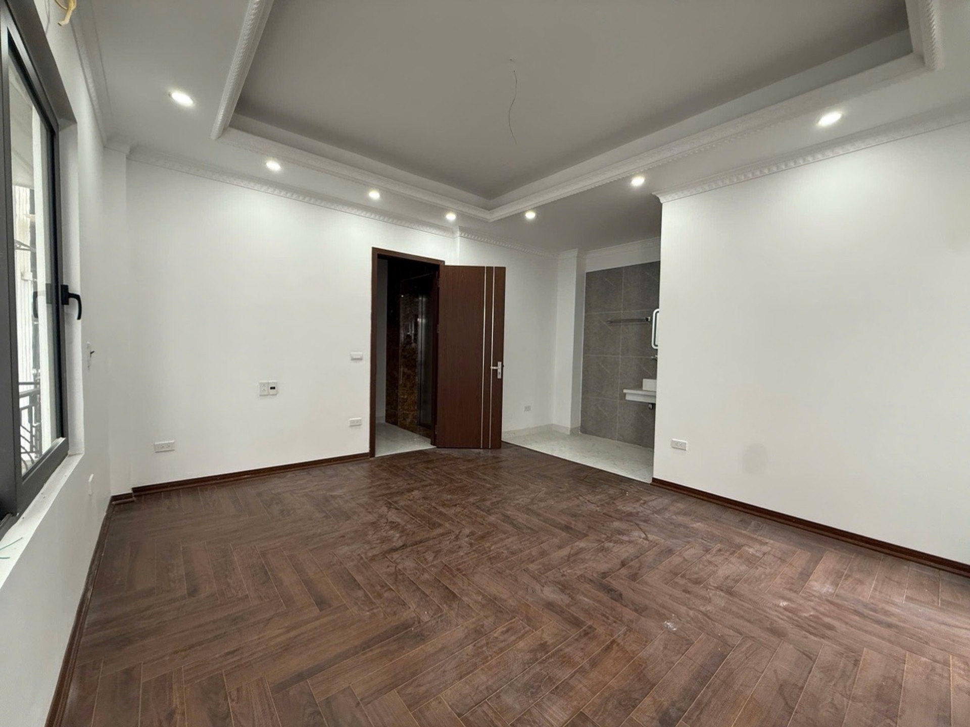 Bán nhà Thái Thịnh - diện tích 35m2 6 tầng - Cực hiếm - giá 10,4 tỷ