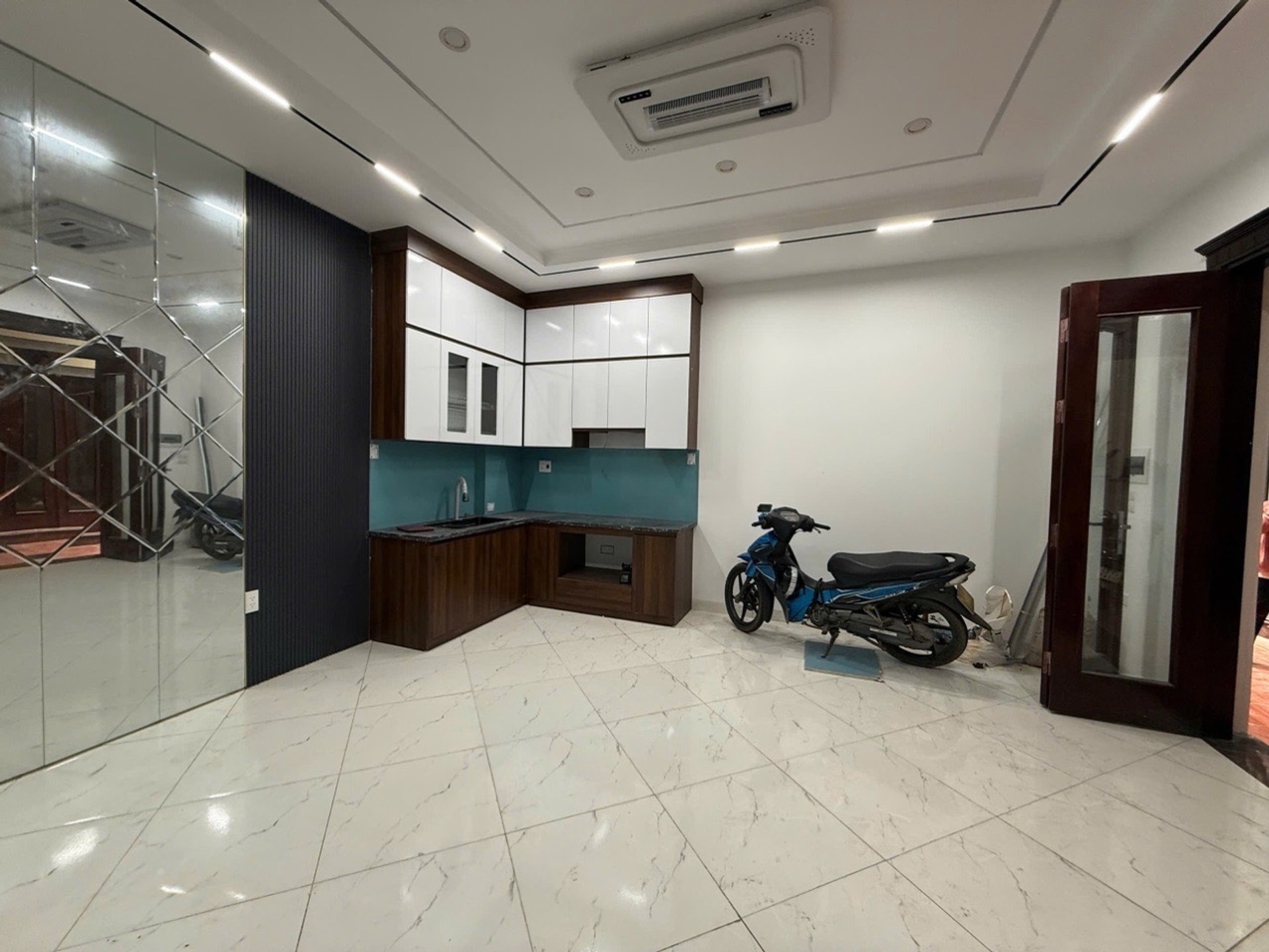 Bán nhà Thái Thịnh - diện tích 35m2 6 tầng - Cực hiếm - giá 10,4 tỷ