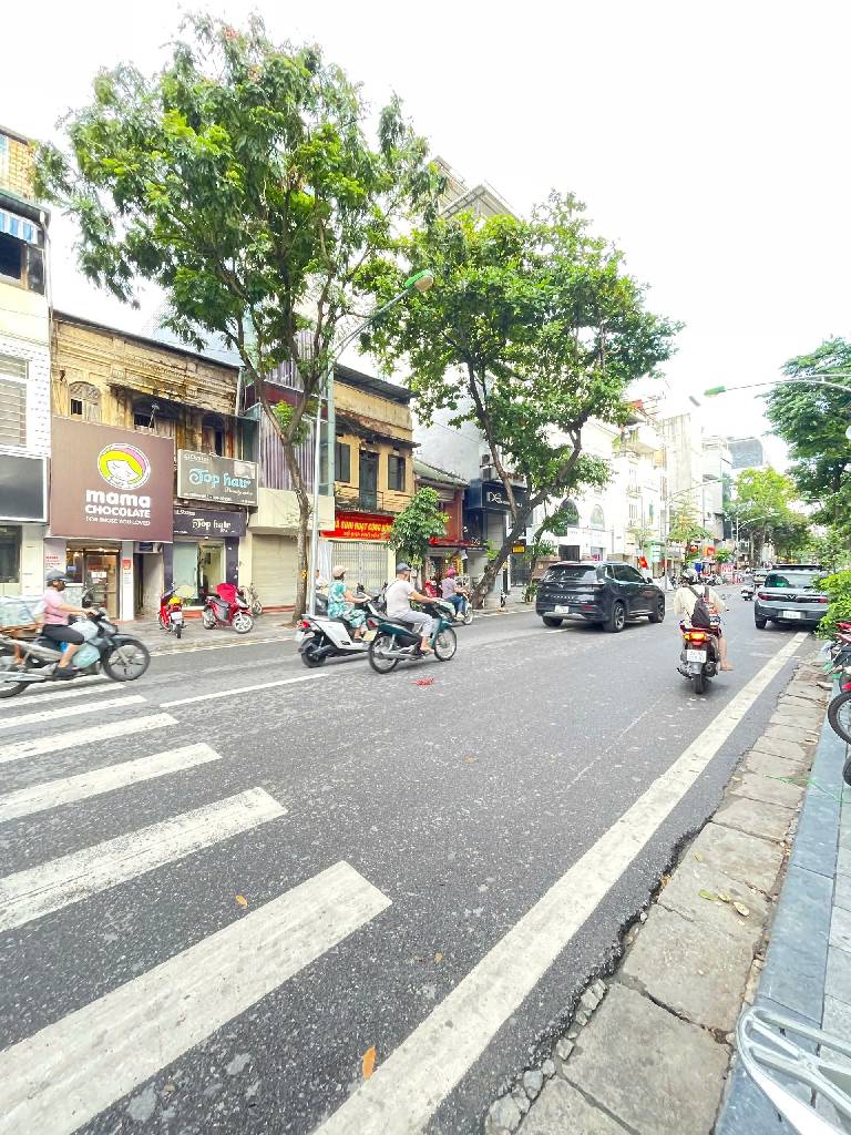 Bán nhà Lê Duẩn - diện tích 45m2 3 tầng - Nhà mặt phố, vị trí kinh doanh cực đẹp - giá 26 tỷ