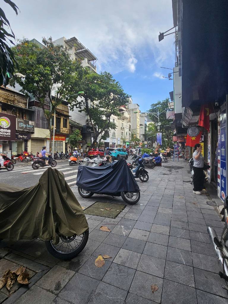 Bán nhà Lê Duẩn - diện tích 45m2 3 tầng - Nhà mặt phố, vị trí kinh doanh cực đẹp - giá 26 tỷ