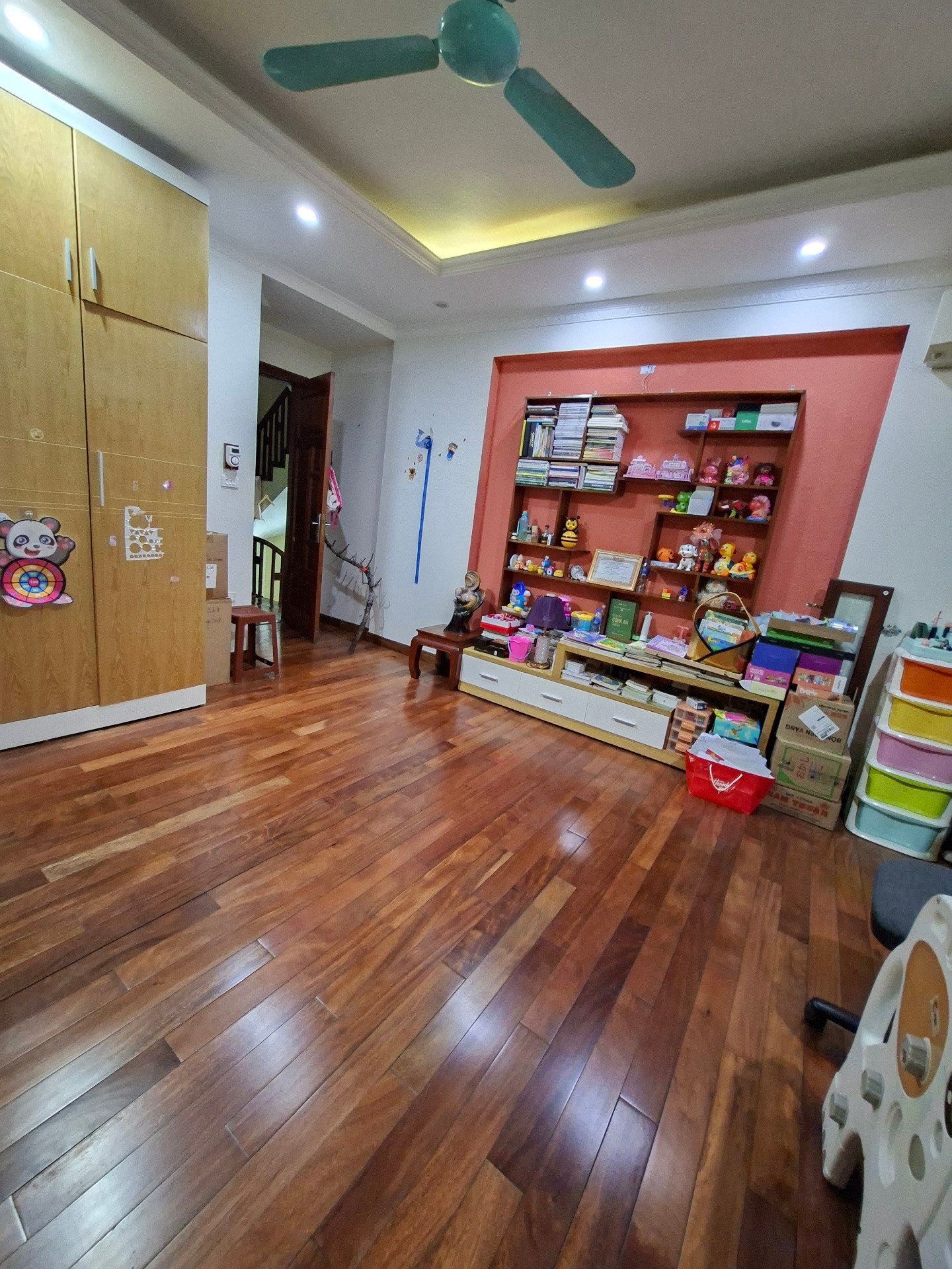 Bán nhà Hào Nam - diện tích 95m2 5 tầng - Ô tô vào nhà - giá 44,5 tỷ