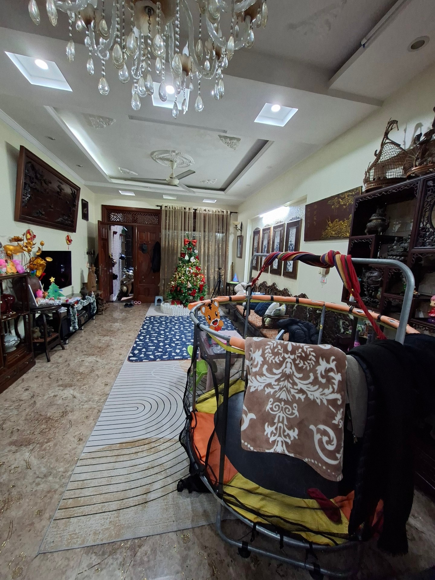 Bán nhà Hào Nam - diện tích 95m2 5 tầng - Ô tô vào nhà - giá 44,5 tỷ