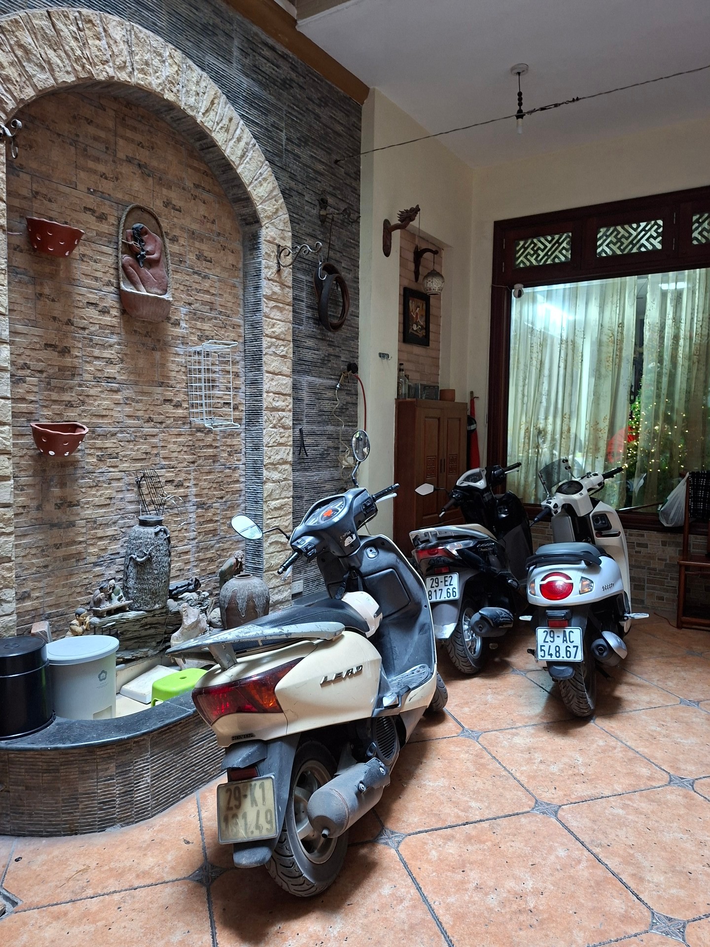 Bán nhà Hào Nam - diện tích 95m2 5 tầng - Ô tô vào nhà - giá 44,5 tỷ