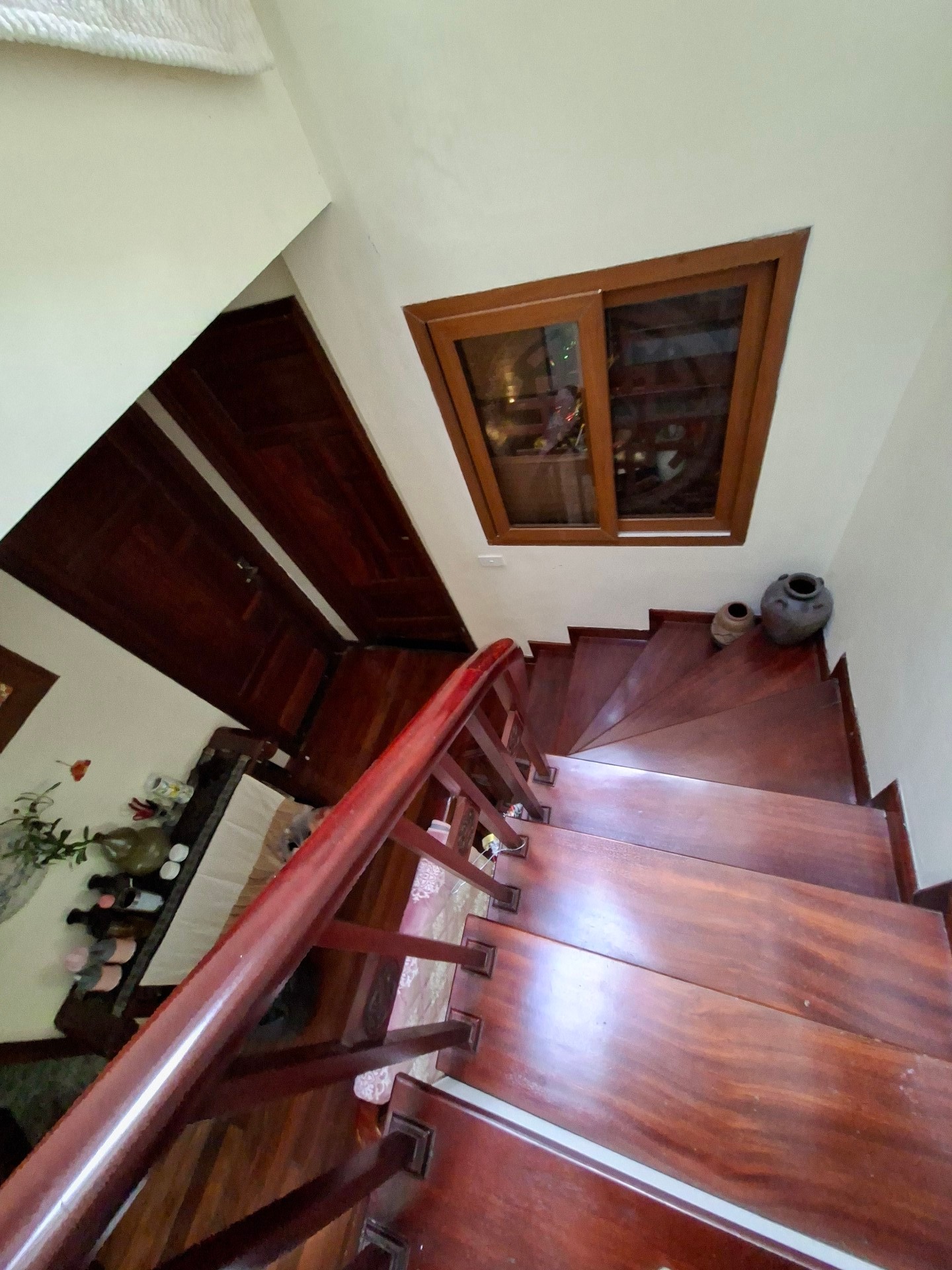 Bán nhà Hào Nam - diện tích 95m2 5 tầng - Ô tô vào nhà - giá 44,5 tỷ