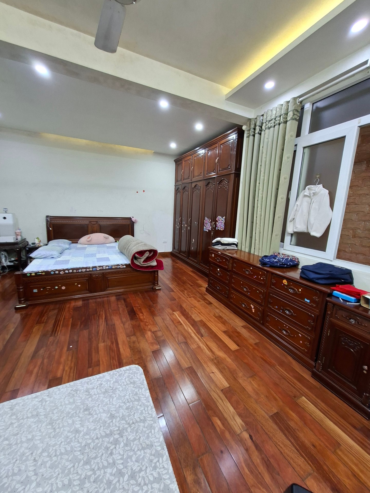 Bán nhà Hào Nam - diện tích 95m2 5 tầng - Ô tô vào nhà - giá 44,5 tỷ