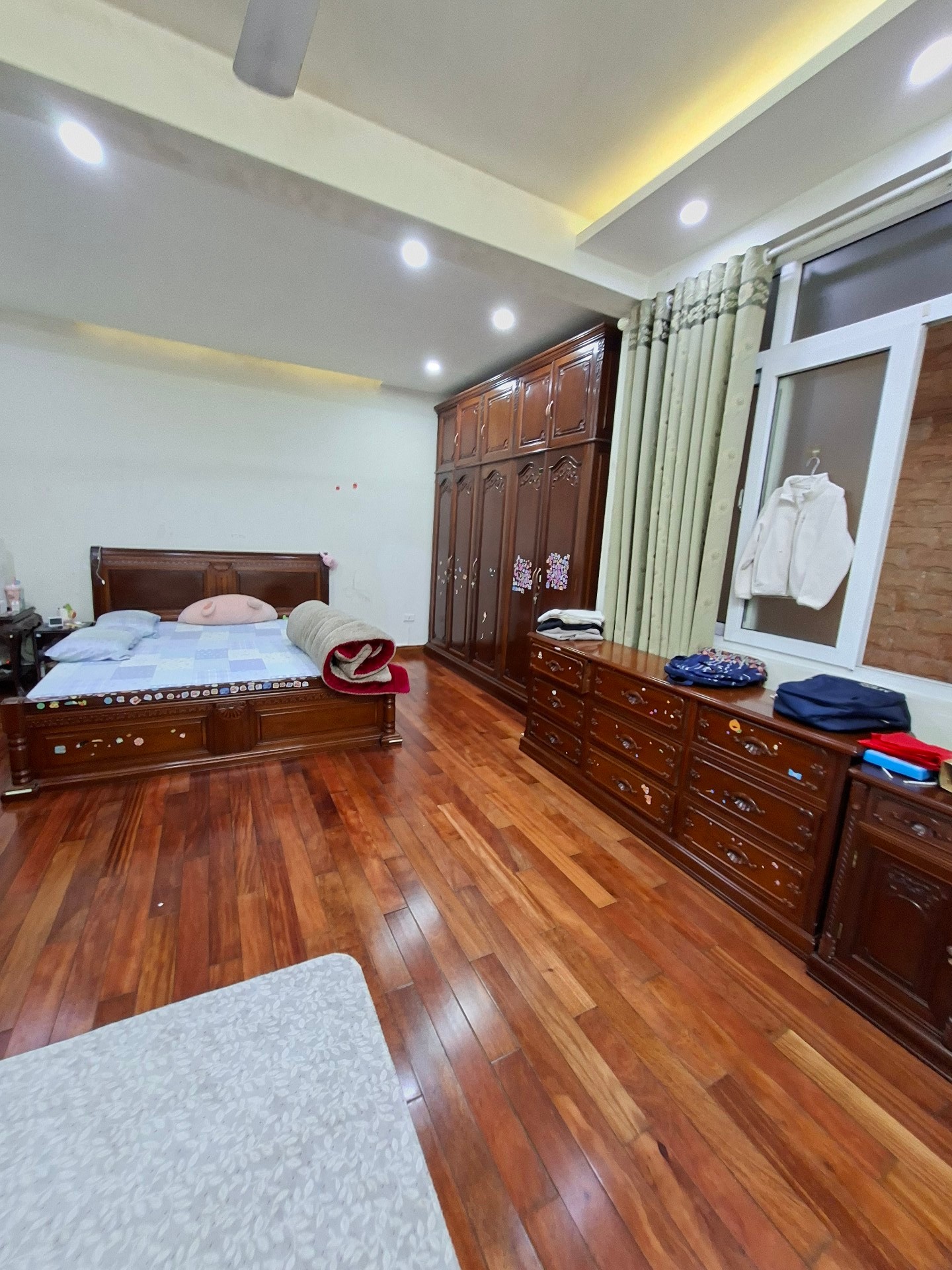 Bán nhà Hào Nam - diện tích 95m2 5 tầng - Ô tô vào nhà - giá 44,5 tỷ