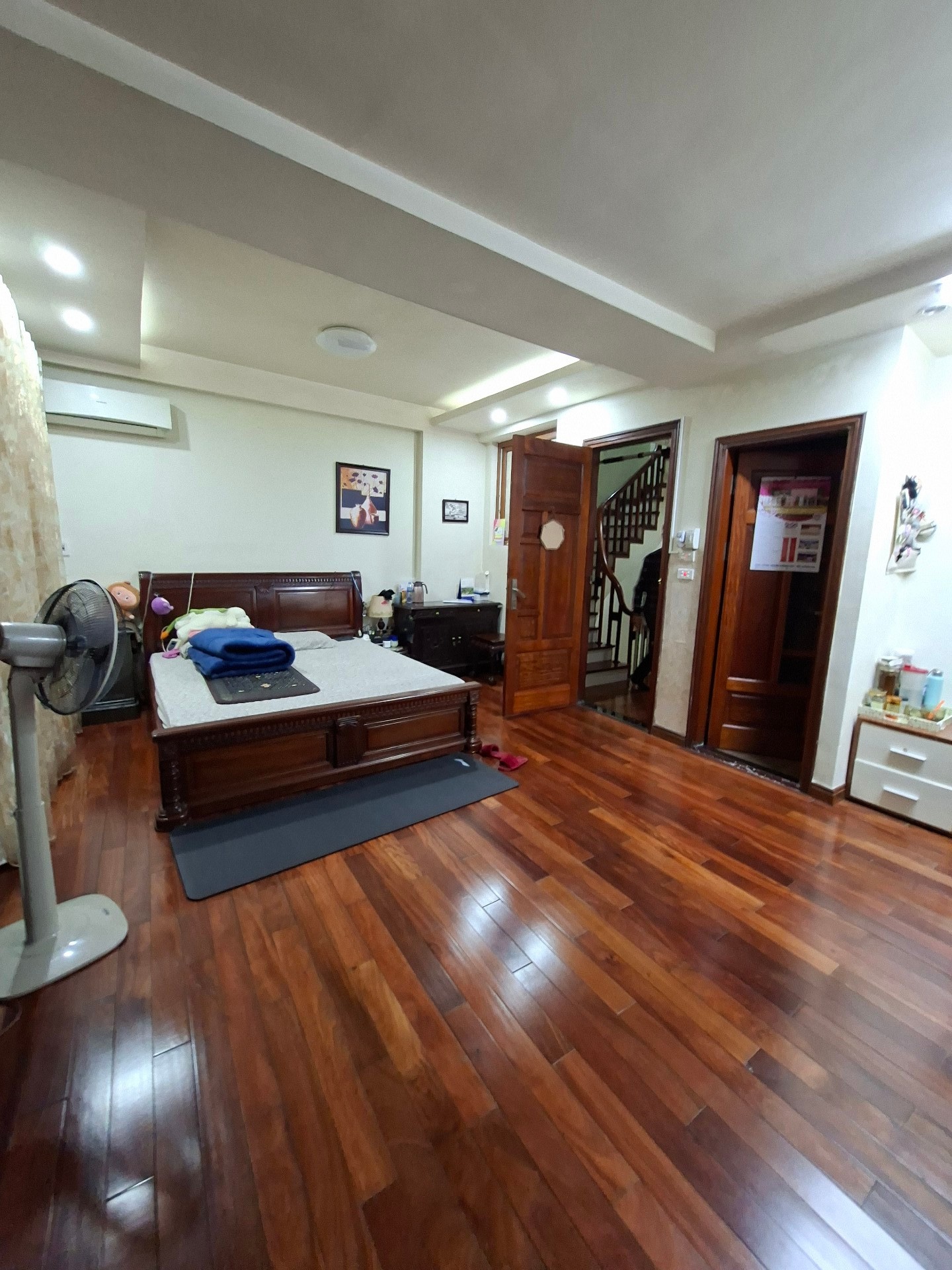 Bán nhà Hào Nam - diện tích 95m2 5 tầng - Ô tô vào nhà - giá 44,5 tỷ