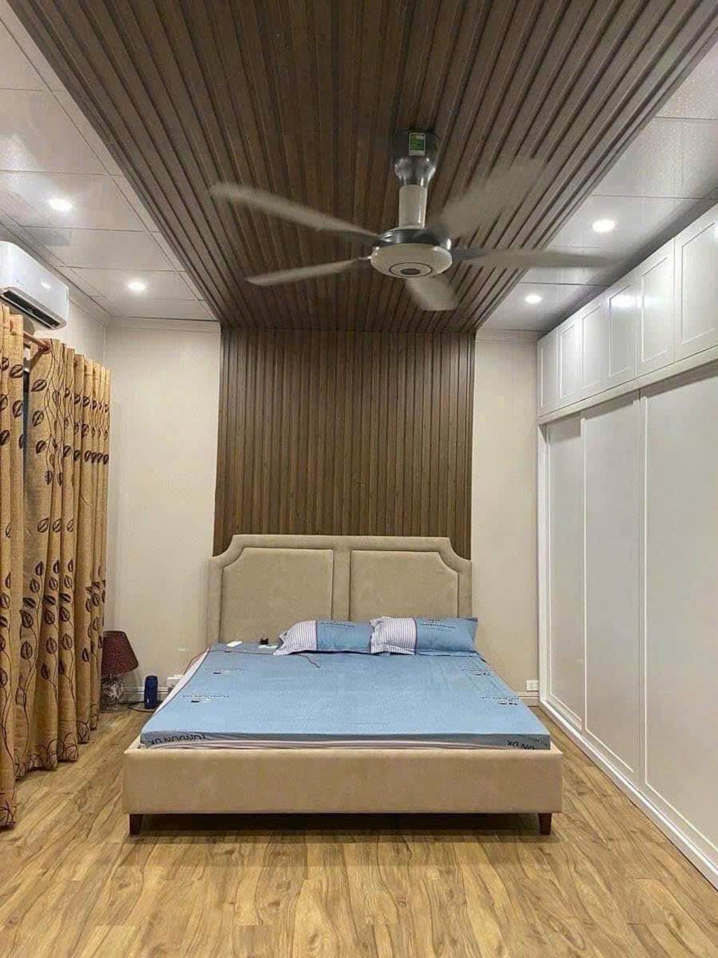 Bán nhà Nguyễn Đức Cảnh - diện tích 46m2 3 tầng - Mặt tiền khủng - giá 16 tỷ