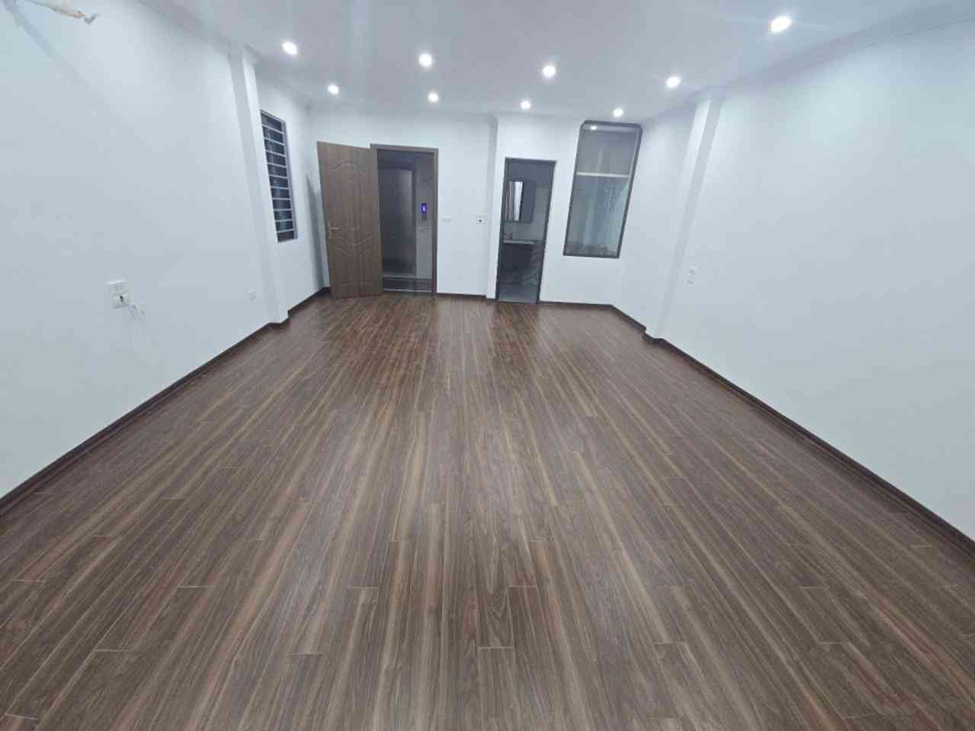 Bán nhà Ngũ Nhạc - diện tích 52m2 6 tầng - Ô TÔ ĐỖ CỬA - giá 14,5 tỷ