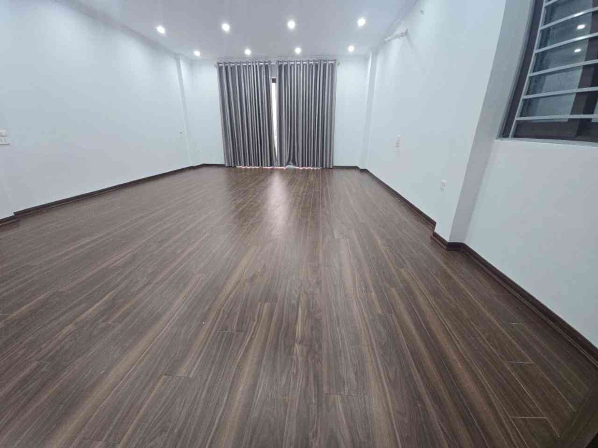 Bán nhà Ngũ Nhạc - diện tích 52m2 6 tầng - Ô TÔ ĐỖ CỬA - giá 14,5 tỷ