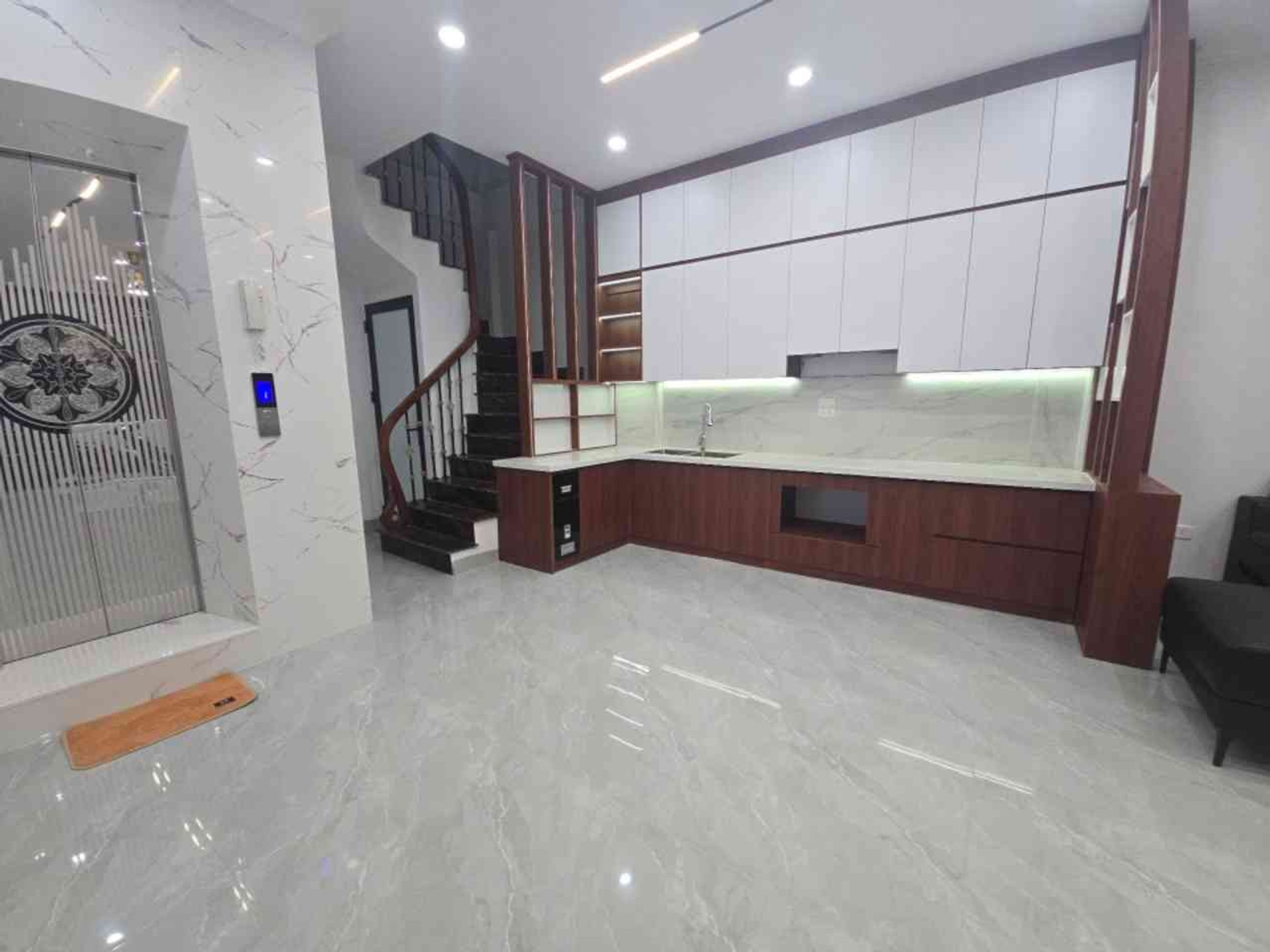 Bán nhà Ngũ Nhạc - diện tích 52m2 6 tầng - Ô TÔ ĐỖ CỬA - giá 14,5 tỷ