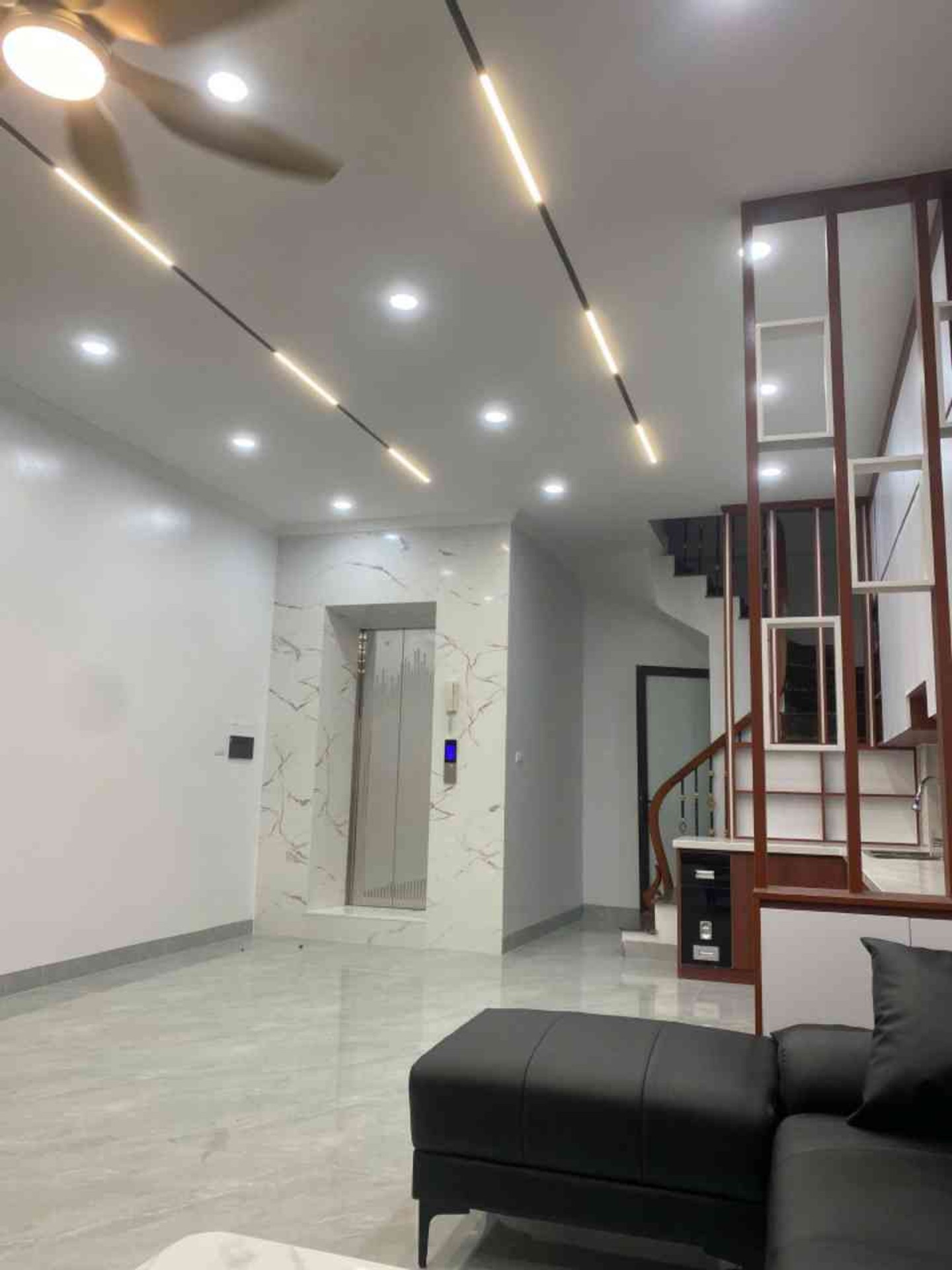 Bán nhà Ngũ Nhạc - diện tích 52m2 6 tầng - Ô TÔ ĐỖ CỬA - giá 14,5 tỷ