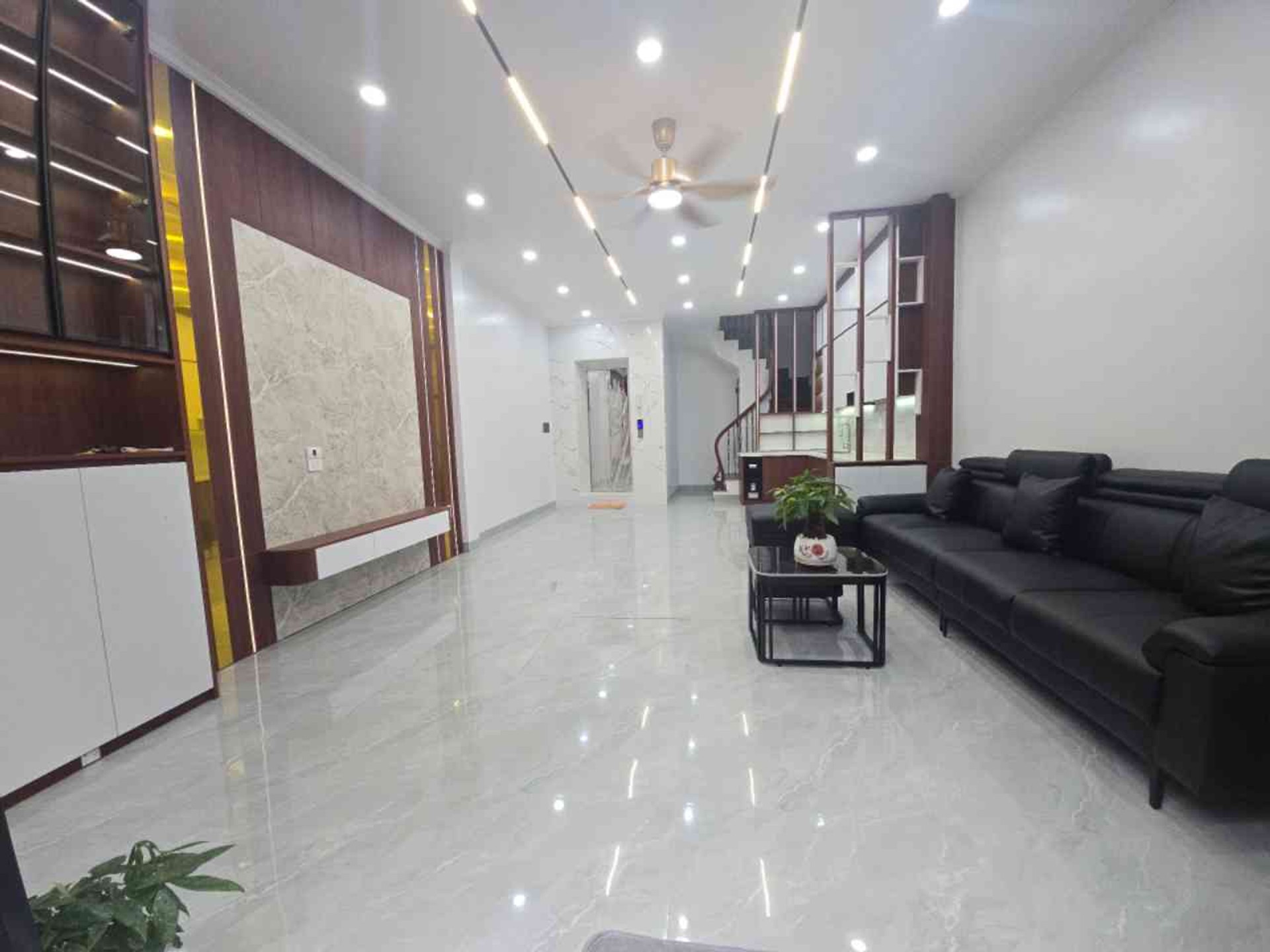Bán nhà Ngũ Nhạc - diện tích 52m2 6 tầng - Ô TÔ ĐỖ CỬA - giá 14,5 tỷ