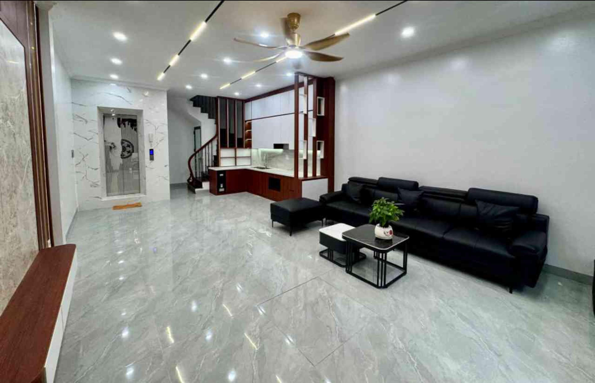 Bán nhà Ngũ Nhạc - diện tích 52m2 6 tầng - Ô TÔ ĐỖ CỬA - giá 14,5 tỷ